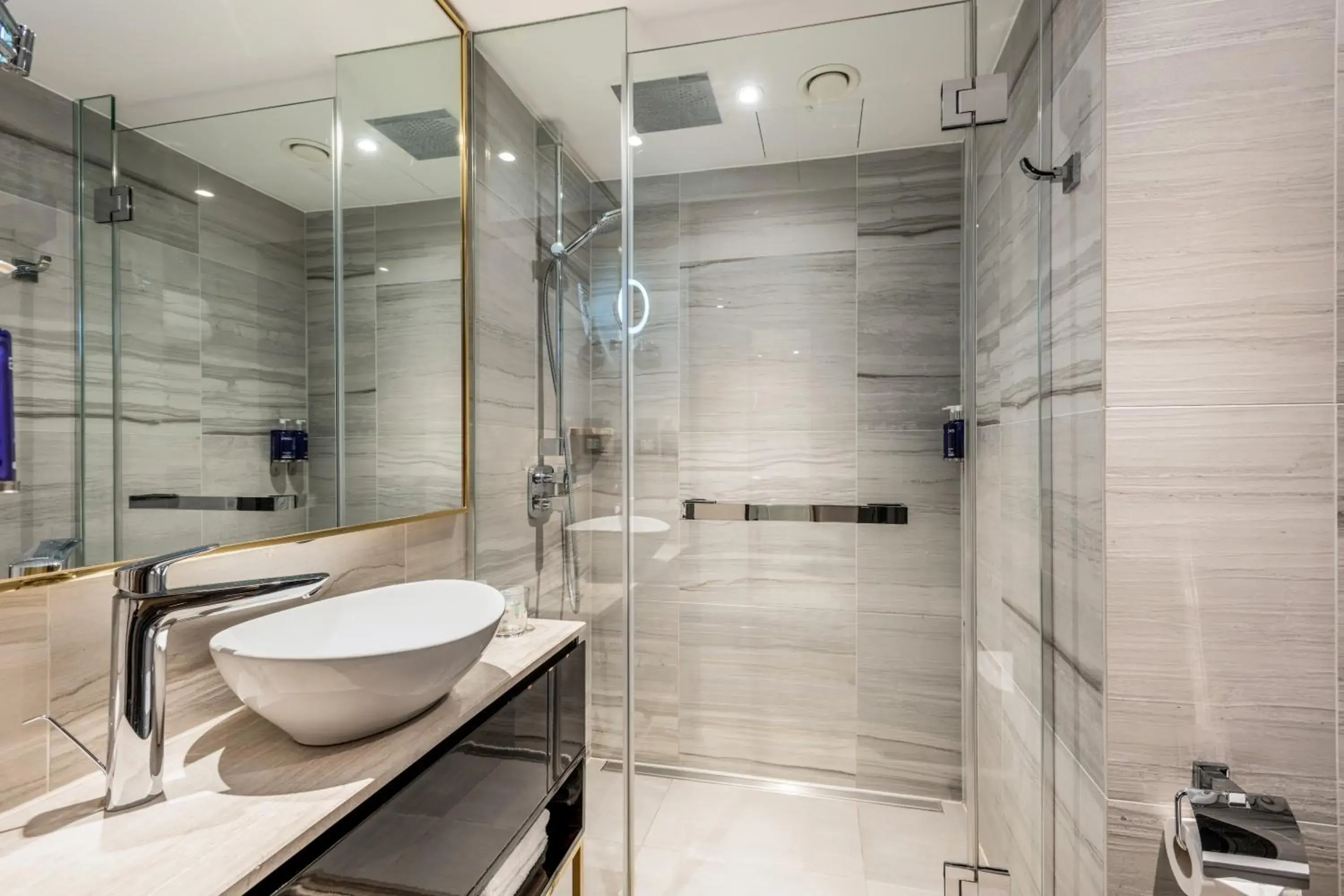 Bathroom in Hotel Saint London