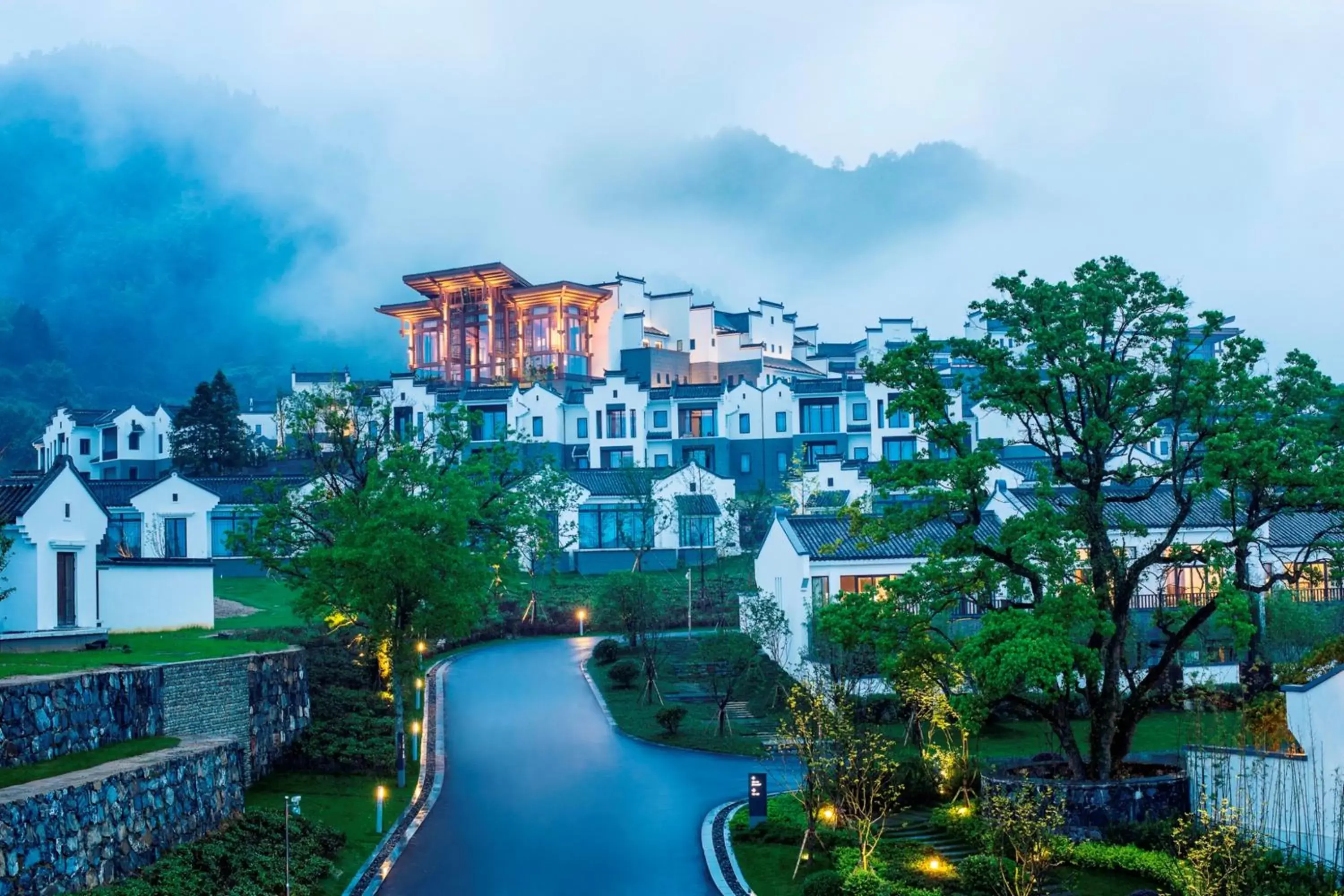 Bird's eye view, Pool View in Banyan Tree Hotel Huangshan-The Ancient Charm of Huizhou, a Paradise