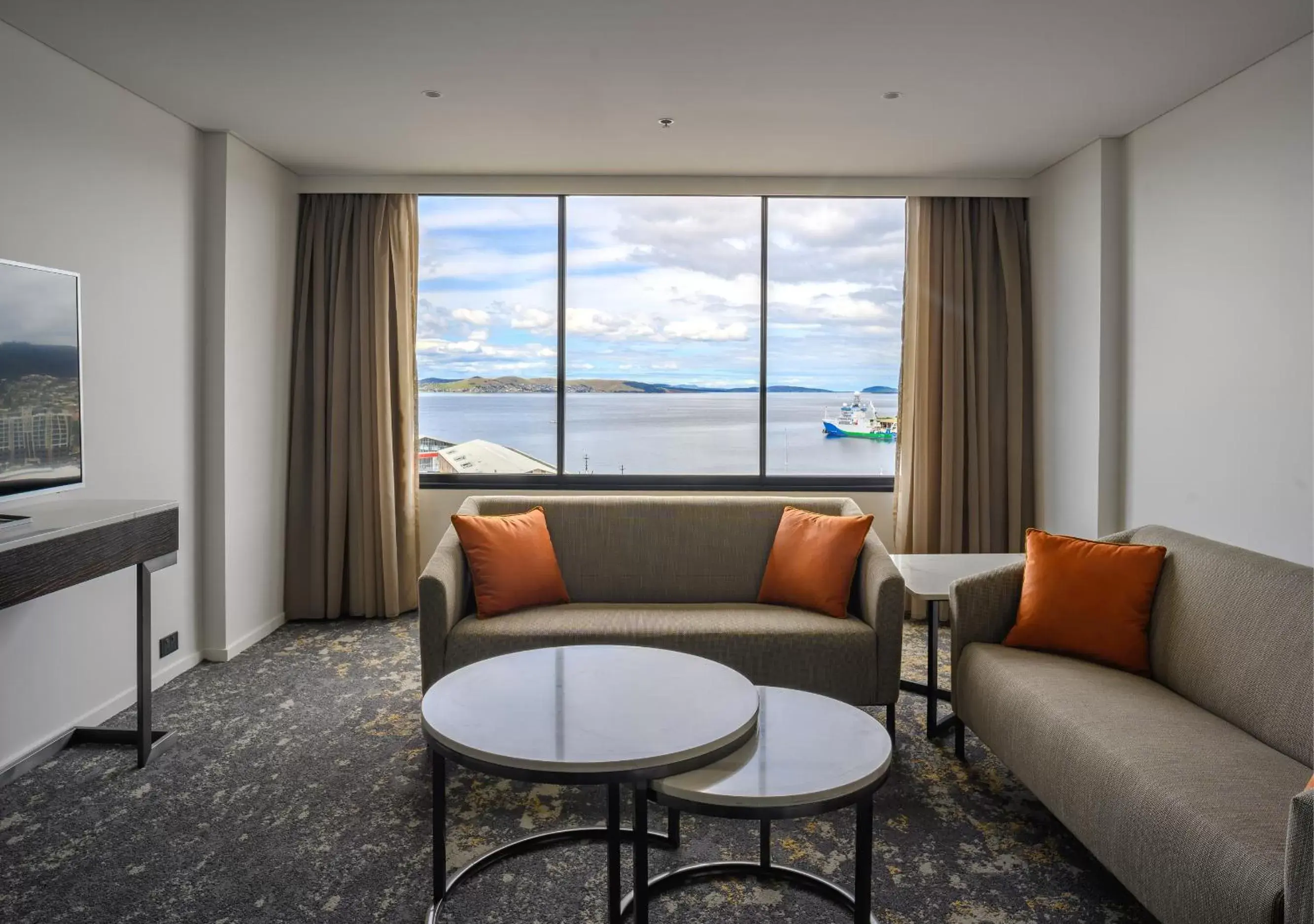 Living room in Hotel Grand Chancellor Hobart Living room in Hotel Grand Chancellor Hobart