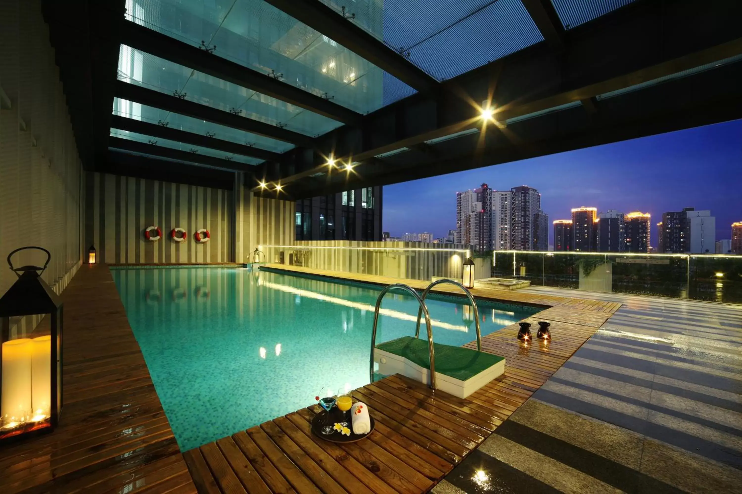 Night, Swimming Pool in Rhombus Park Aura Chengdu Hotel