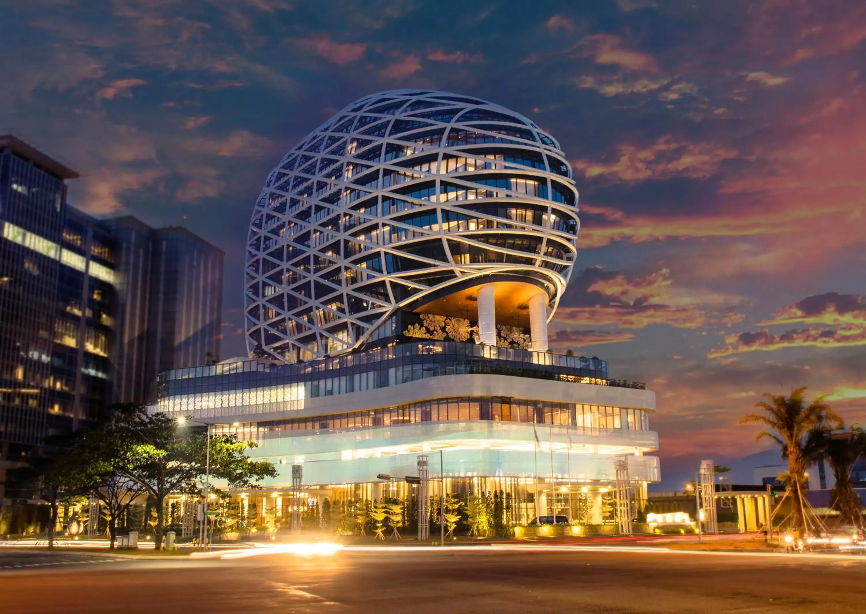 Facade/entrance in JHL Solitaire Gading Serpong Facade/entrance in JHL Solitaire Gading Serpong