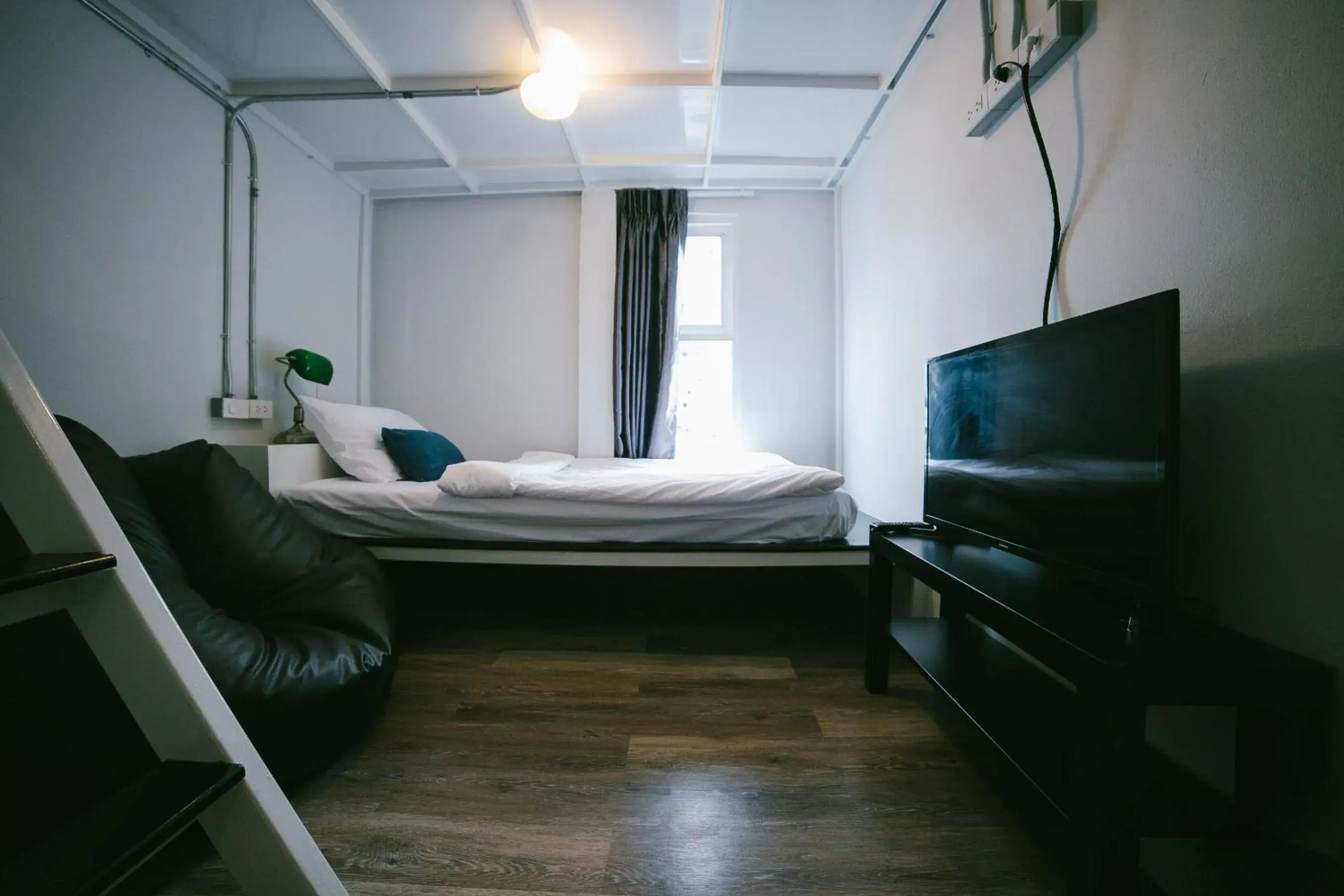 Bedroom, Bed in Diff Hostel