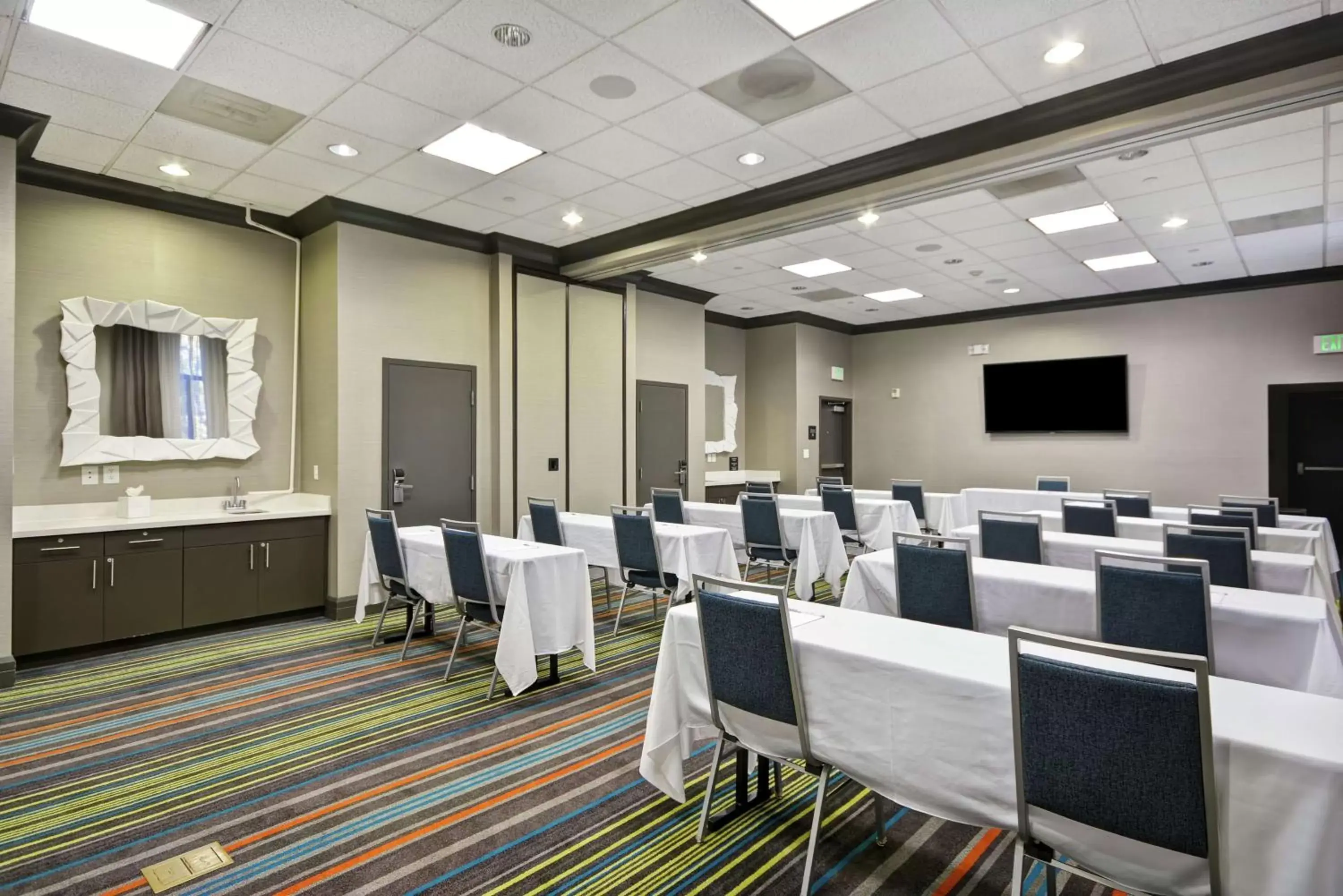Meeting/conference room in Hampton Inn & Suites Los Angeles Burbank Airport