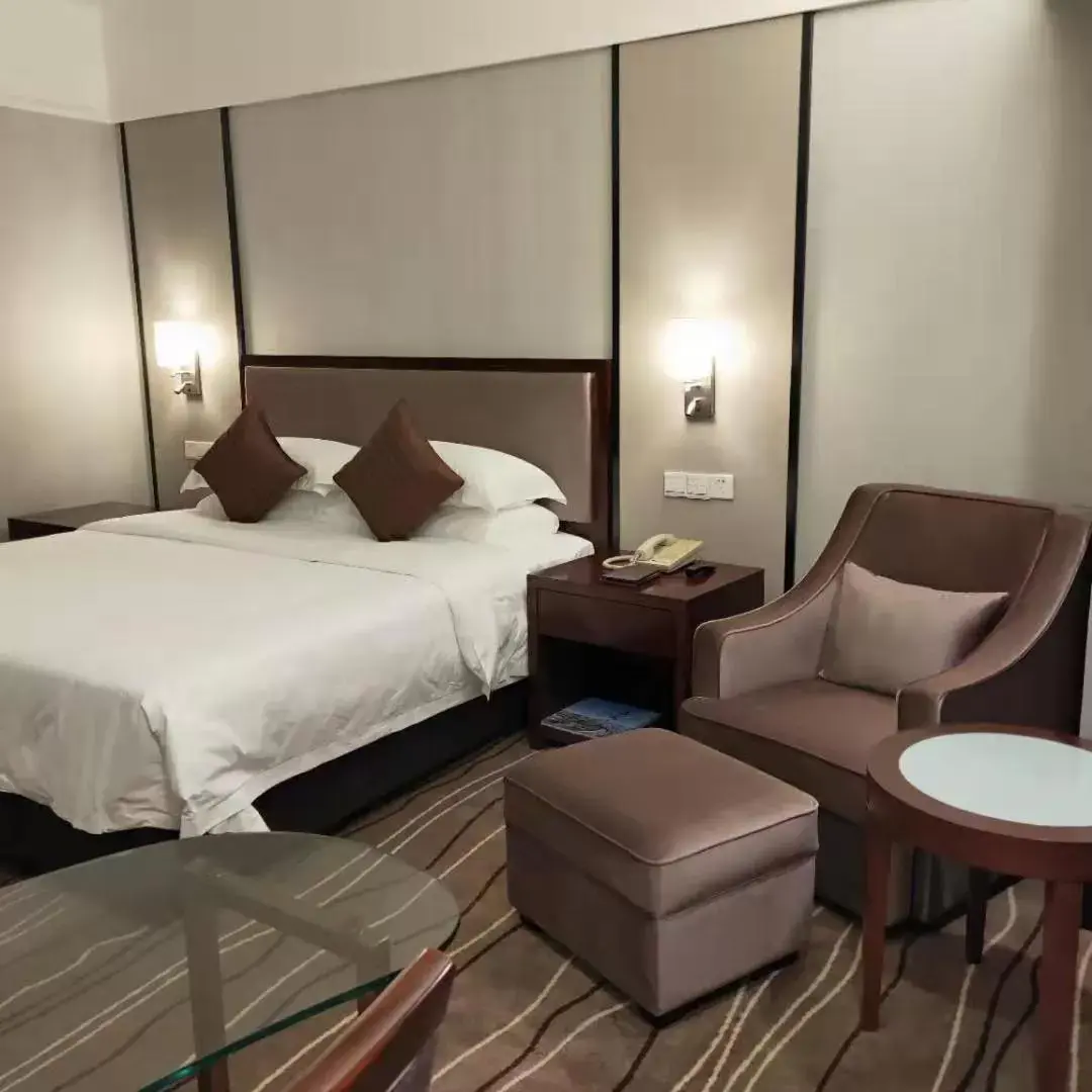 Photo of the whole room, Bed in Zhongshan International Hotel