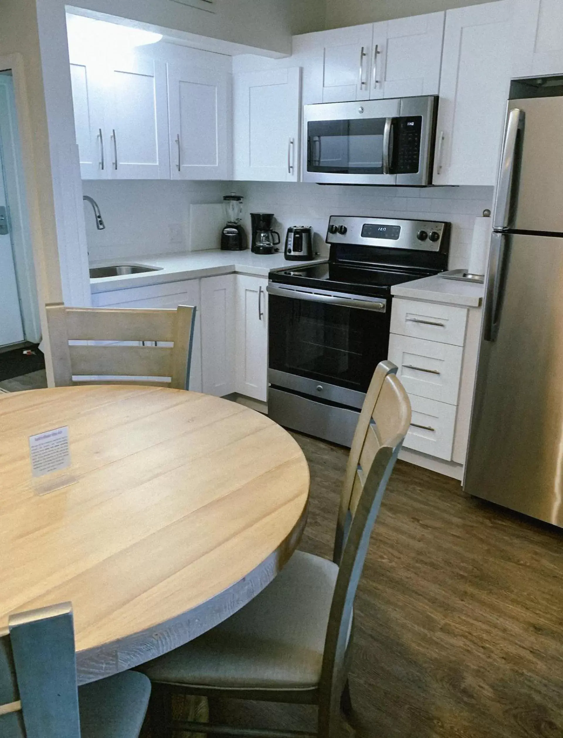 Kitchen or kitchenette, Kitchen/Kitchenette in Caloosa Cove Resort - With Full Kitchens