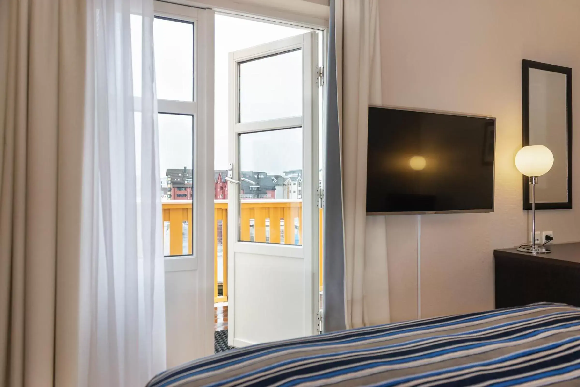 Sea view, TV/Entertainment Center in Quality Hotel Florø