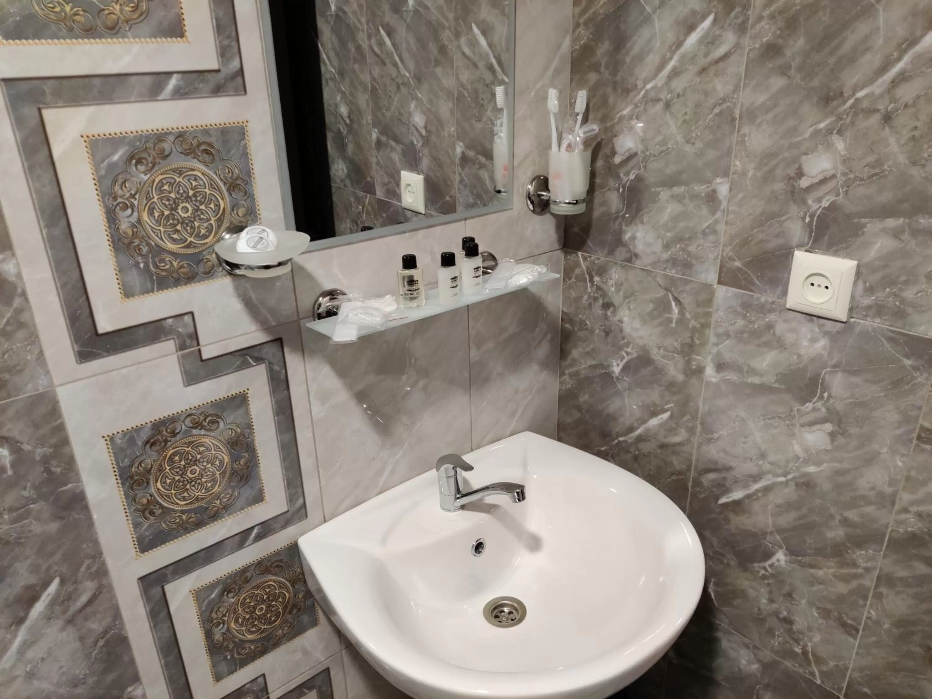 Bathroom in Richmind Hotel