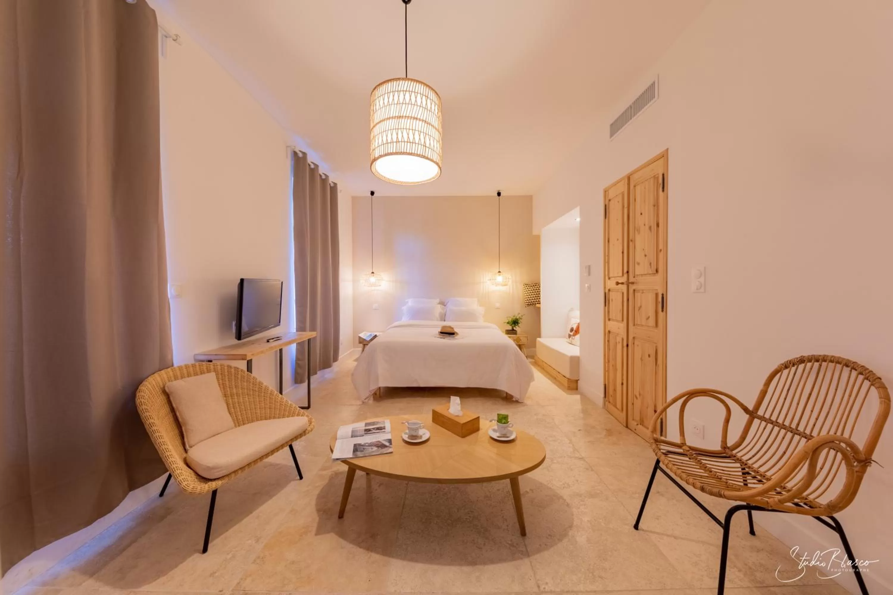 Photo of the whole room, Bed in Moulin de la Roque