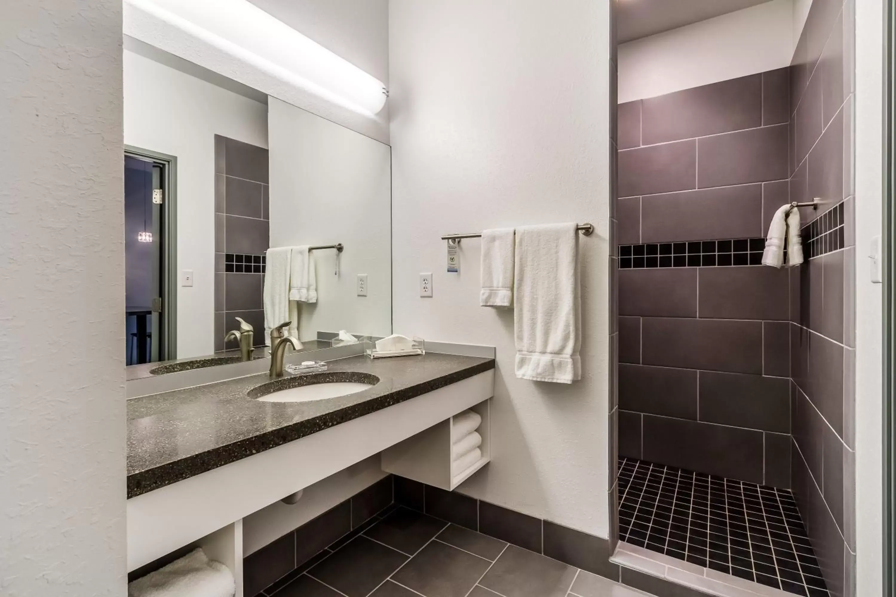 Shower, Bathroom in The Wallhouse Hotel, Ascend Hotel Collection