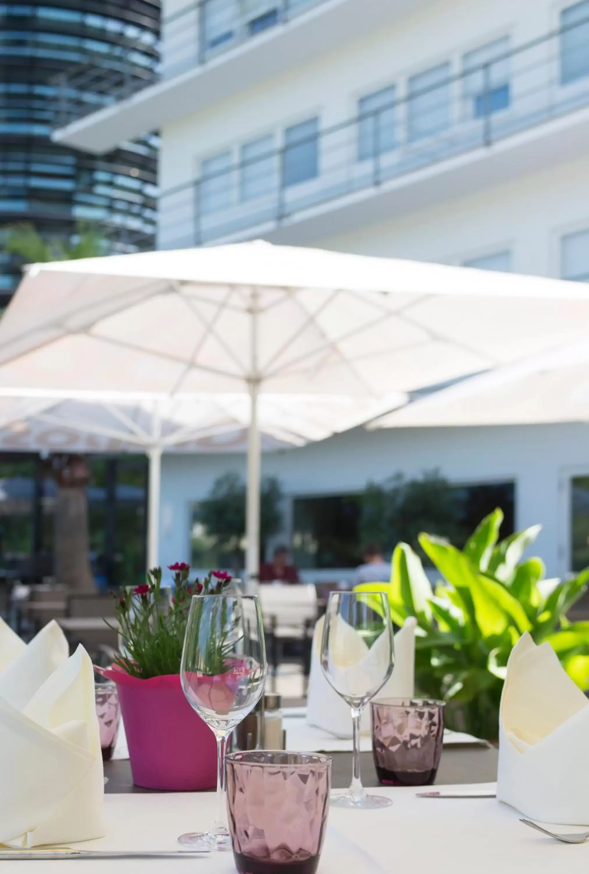 Patio, Restaurant/Places to Eat in Parkhotel Hall in Tirol