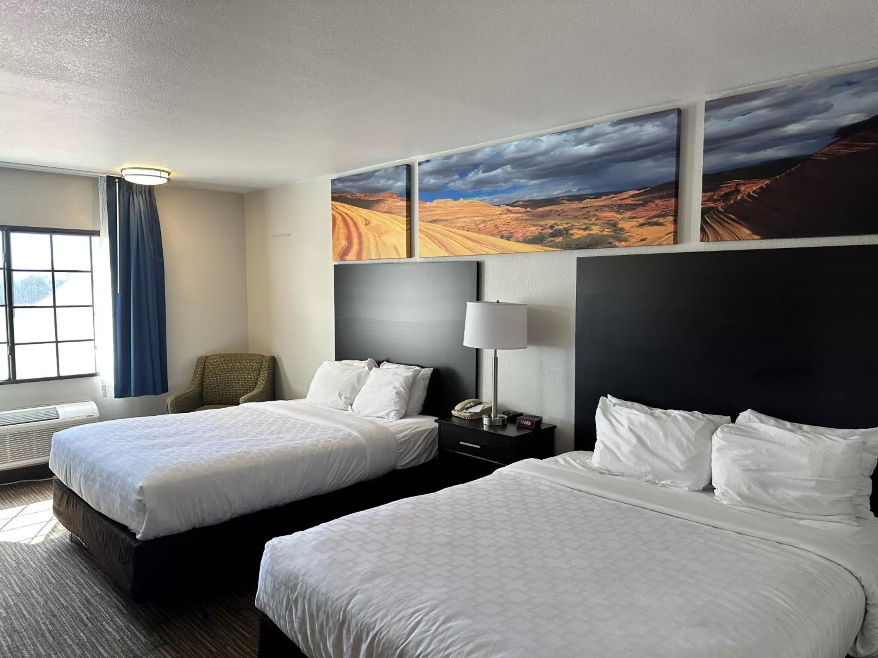 Queen Room with Two Queen Beds - Non-Smoking in Quality Inn Winslow I-40