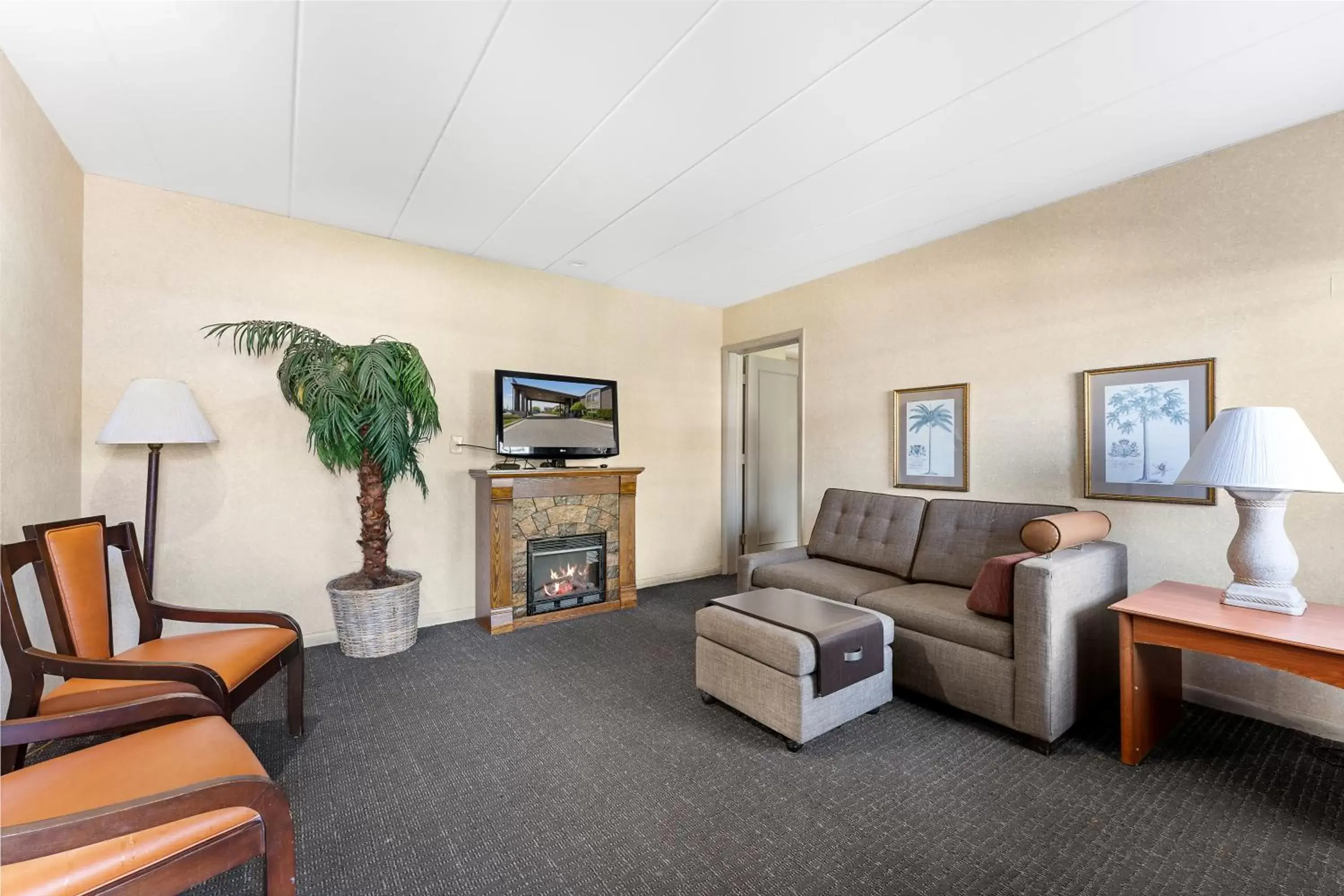 Days Inn & Suites by Wyndham Roseville/Detroit Area Days Inn & Suites by Wyndham Roseville/Detroit Area