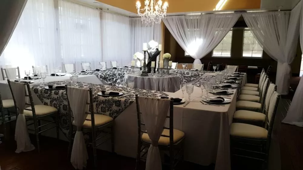 Restaurant/places to eat in Ramada by Wyndham Hawthorne/LAX