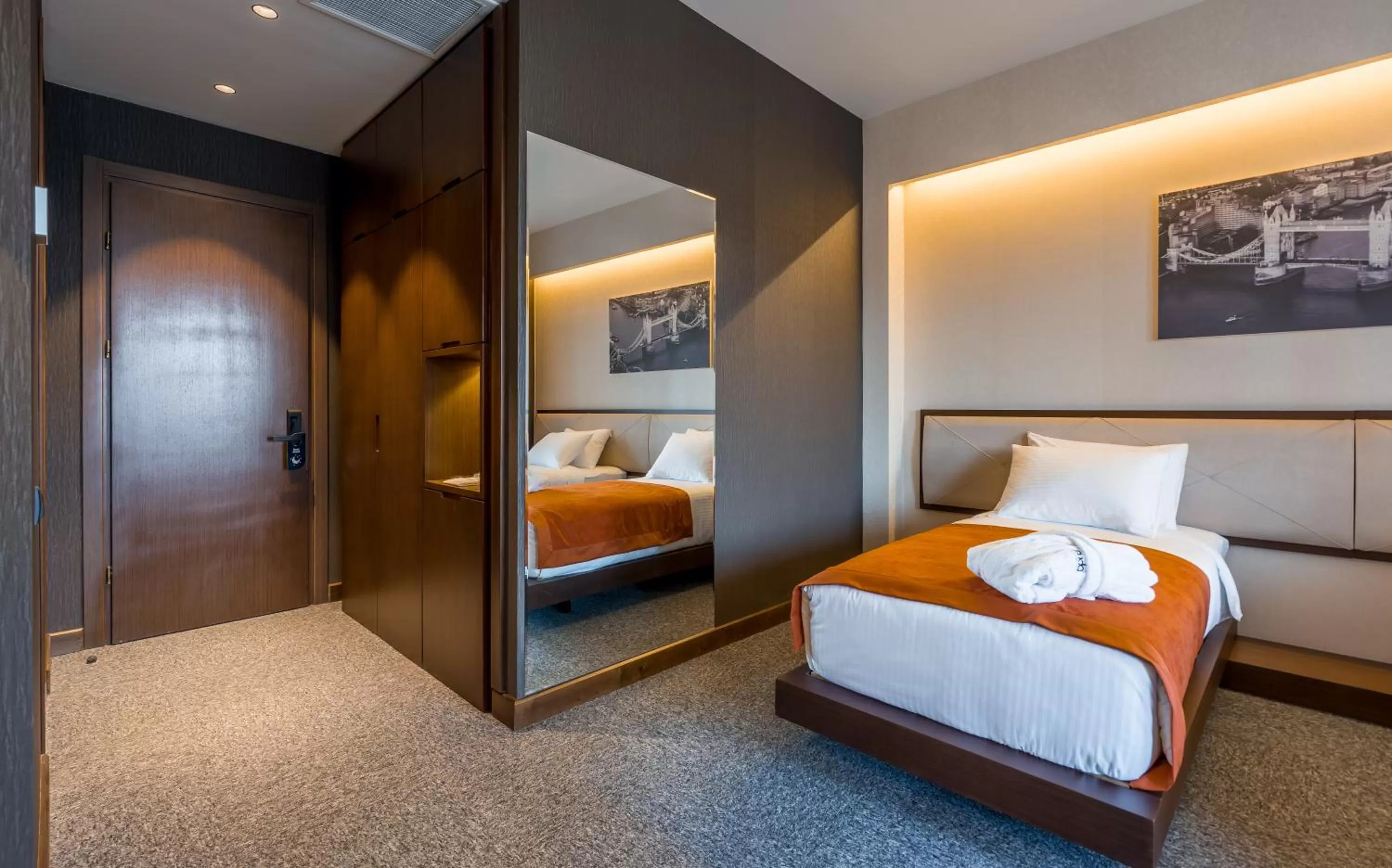 Bedroom, Bed in Bridge Hotel