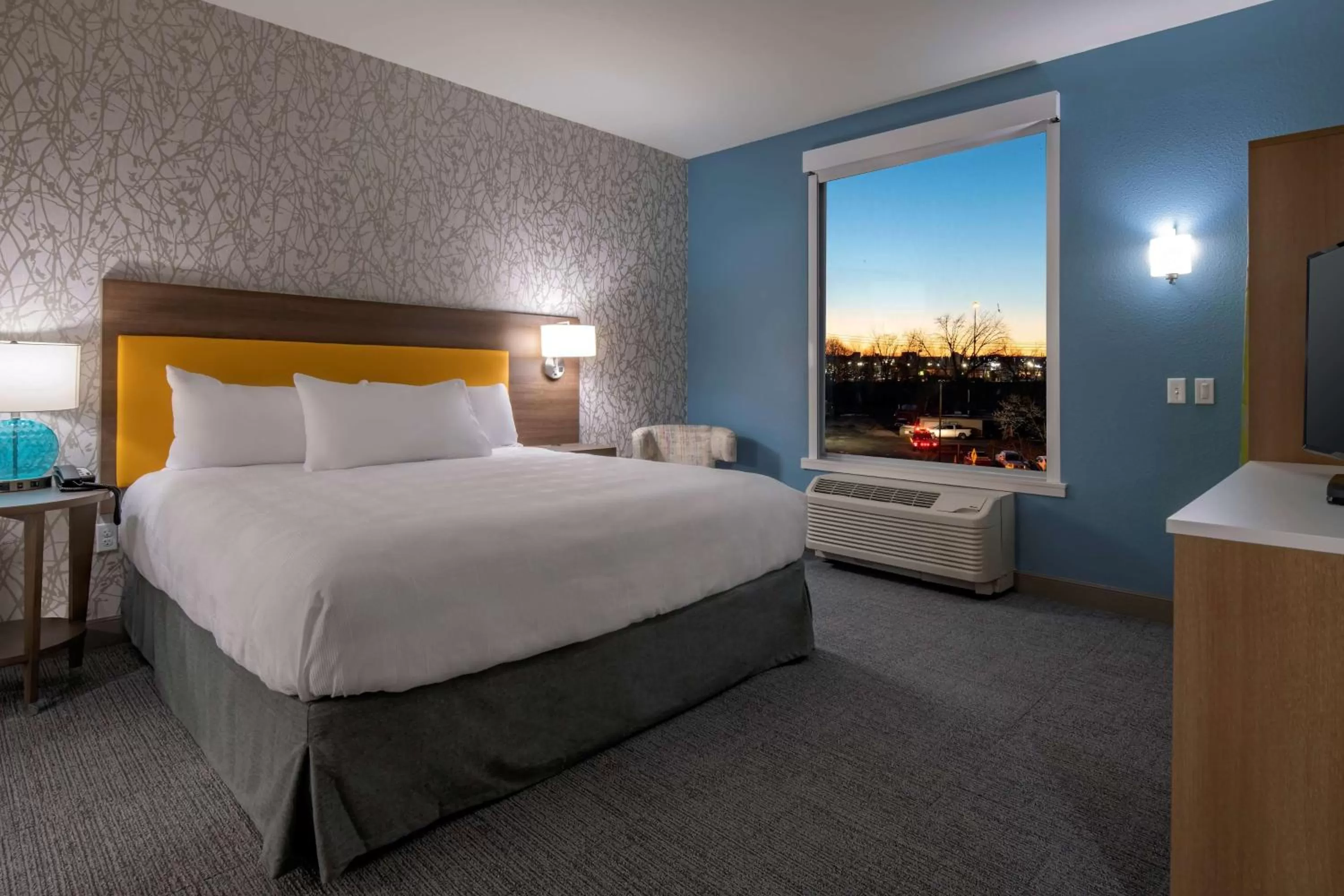 Bedroom, Bed in Home2 Suites By Hilton Wayne, NJ