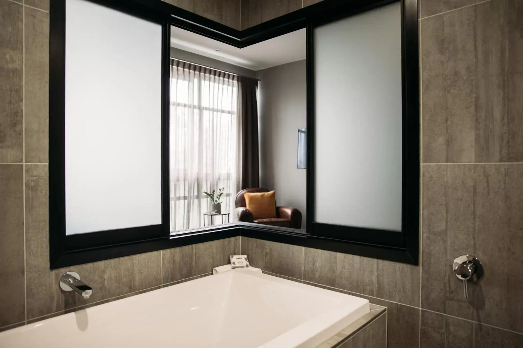 Bath, Bathroom in King and Queen Hotel Suites