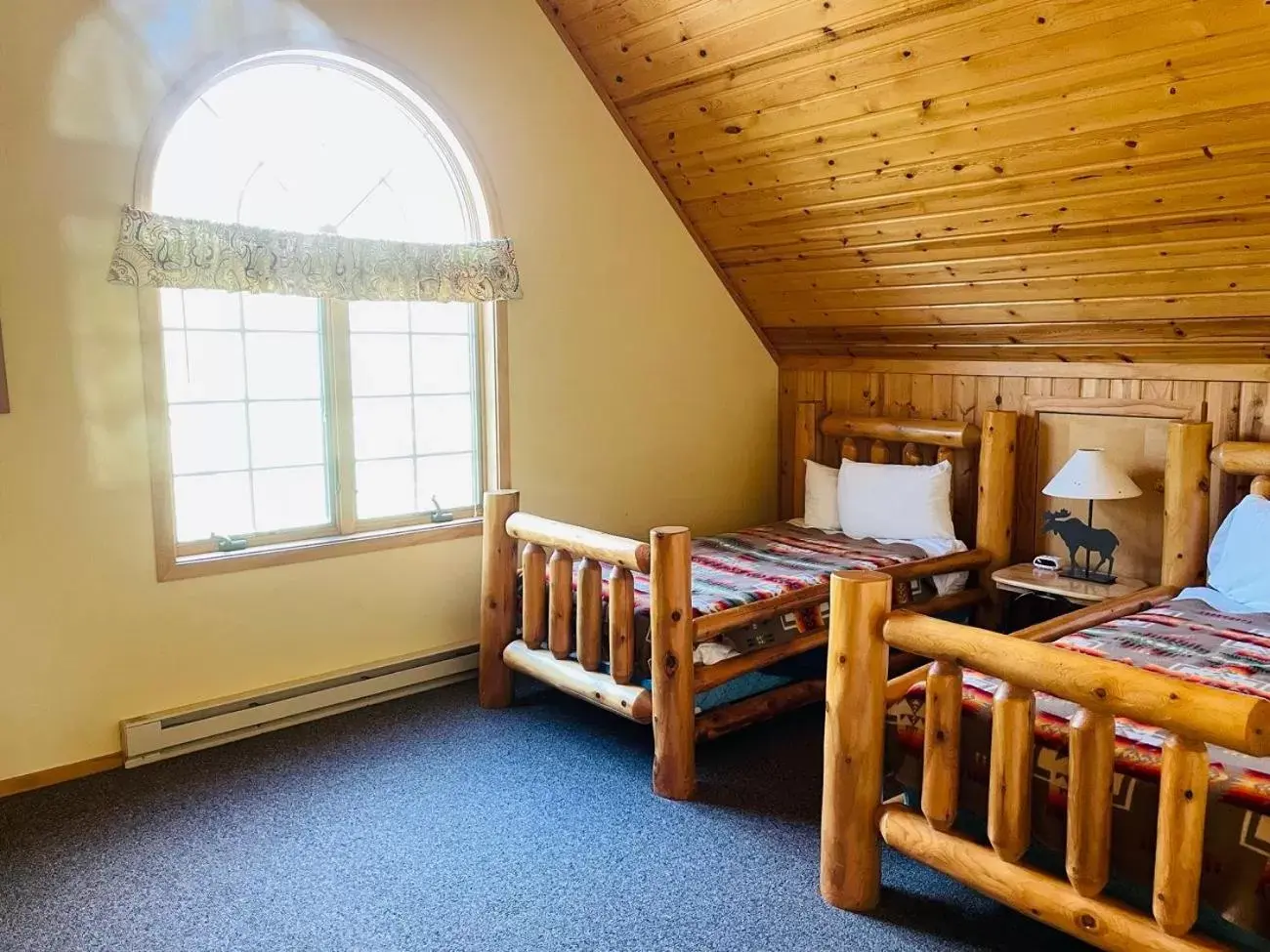 Bedroom, Bed in Drummond Island Resort & Conference Center