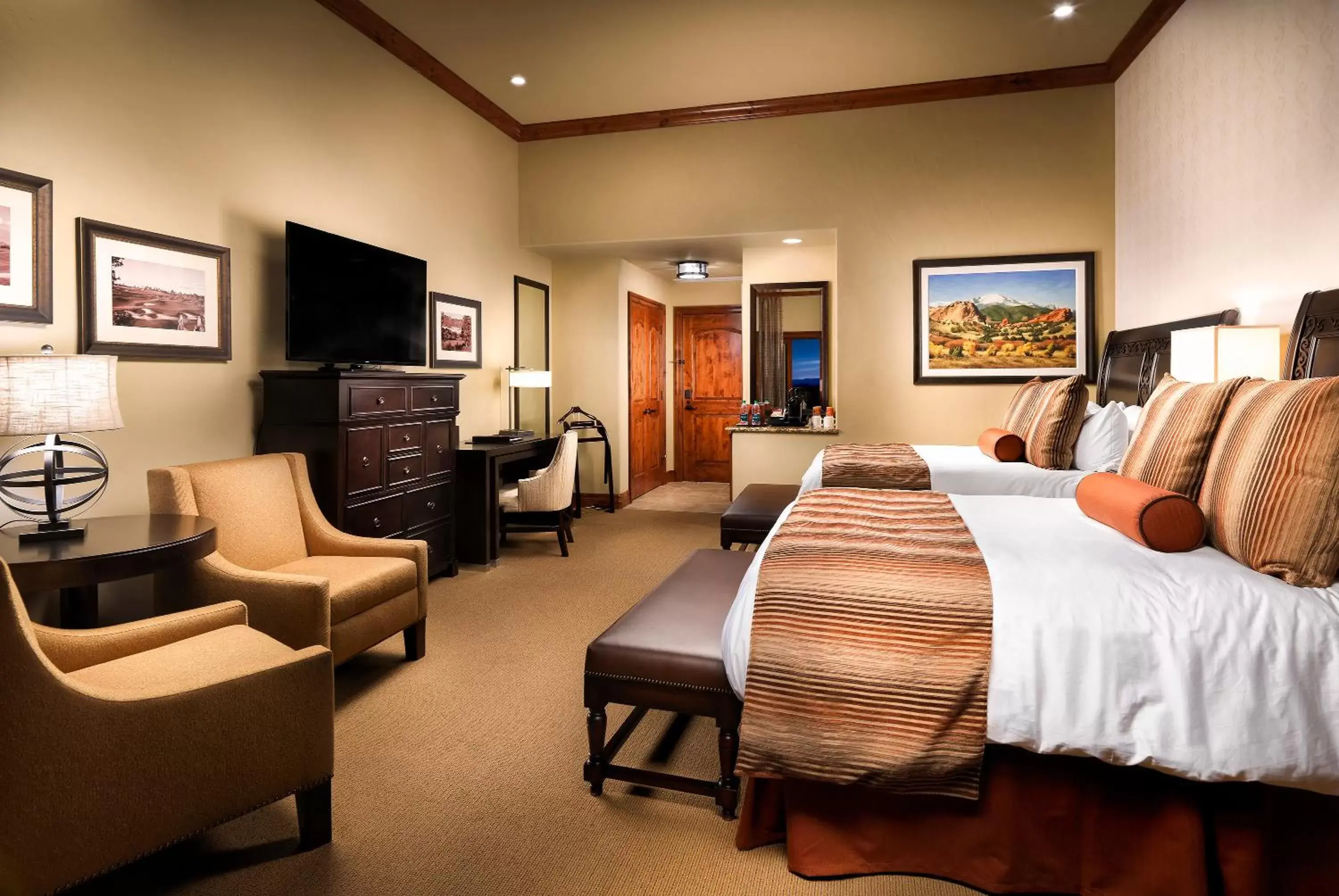 Photo of the whole room, Bed in Flying Horse Resort & Club Photo of the whole room, Bed in Flying Horse Resort & Club