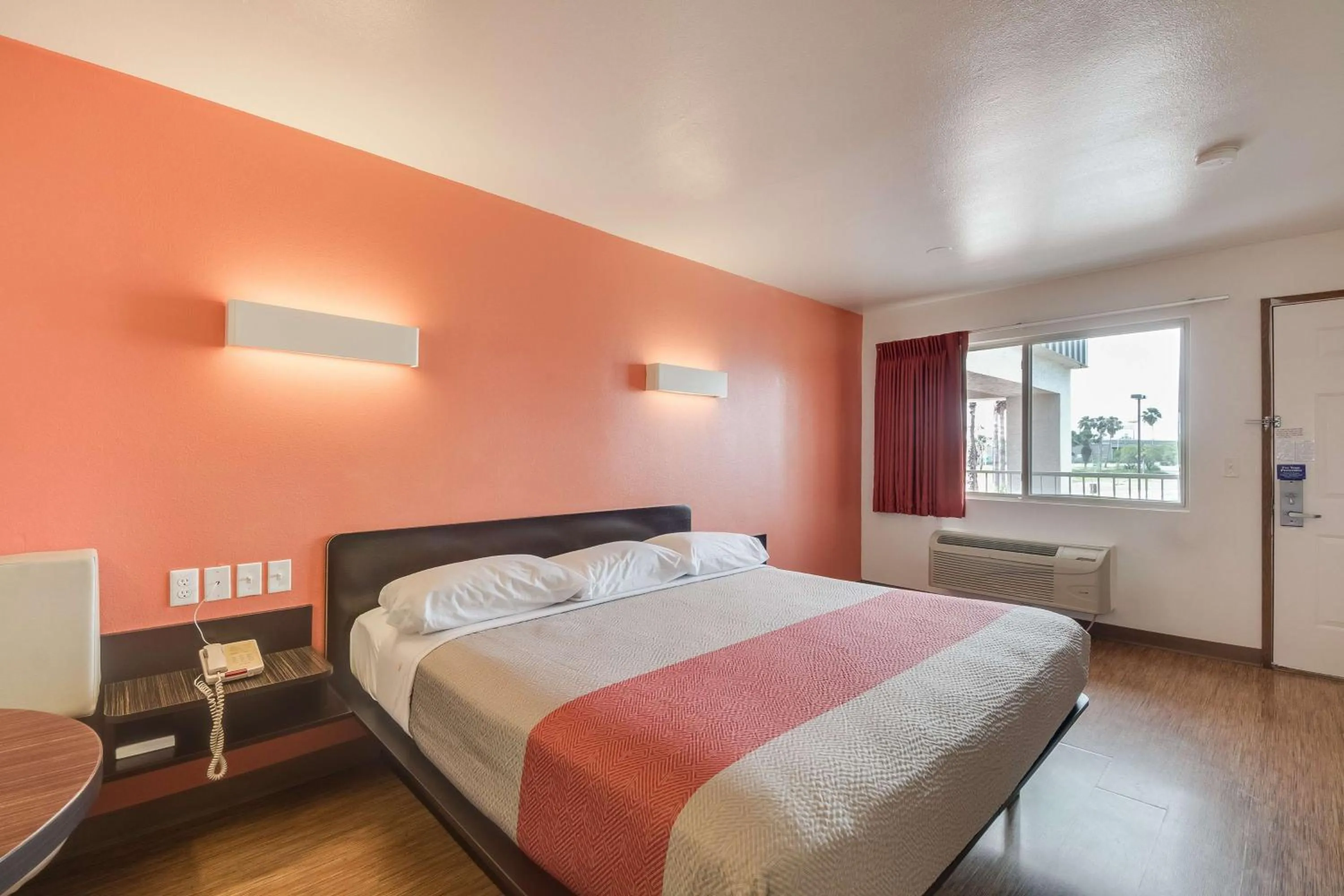 Bedroom, Bed in Motel 6-Brownsville, TX North