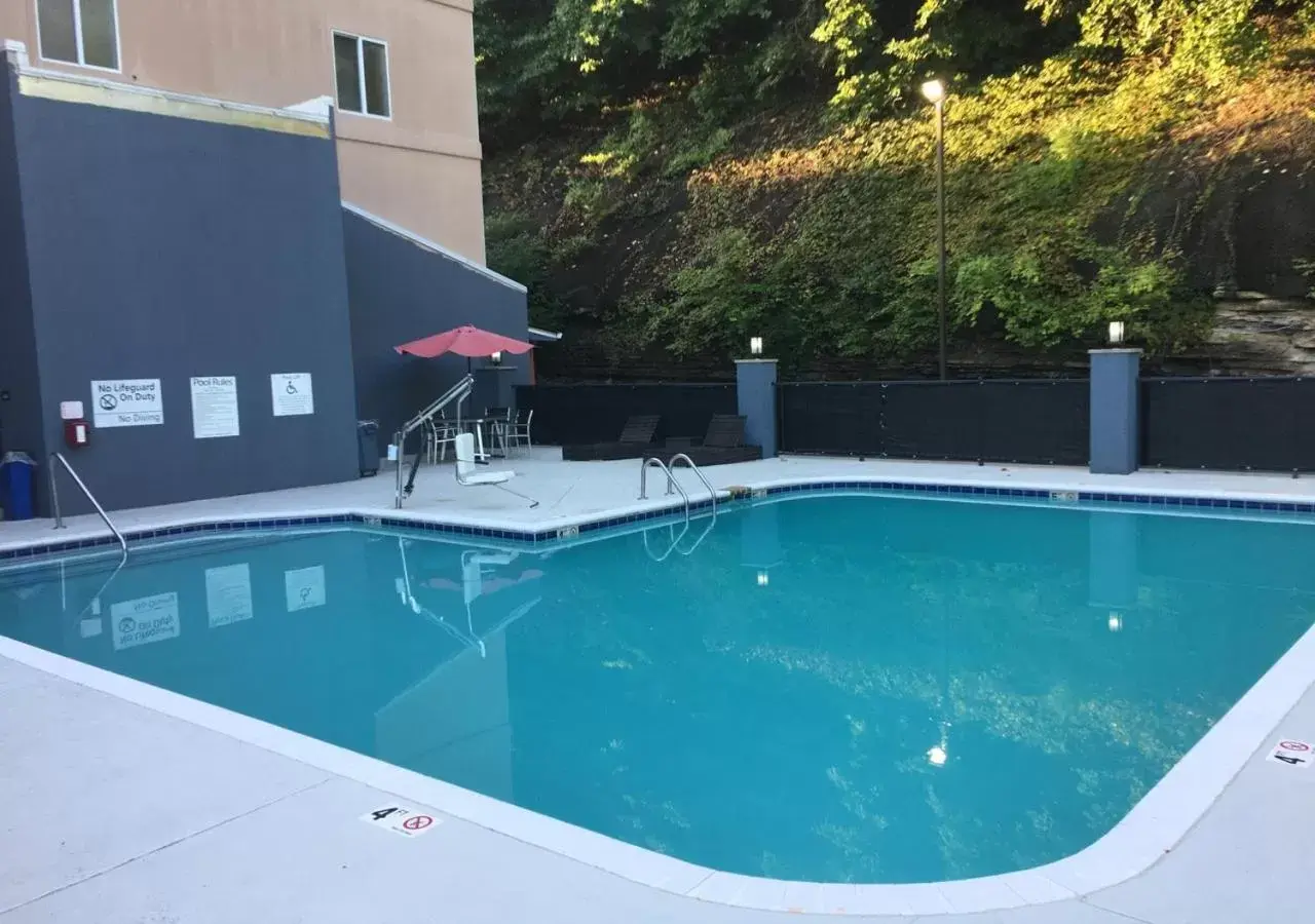 Pool view, Swimming Pool in Comfort Suites Airport Nashville