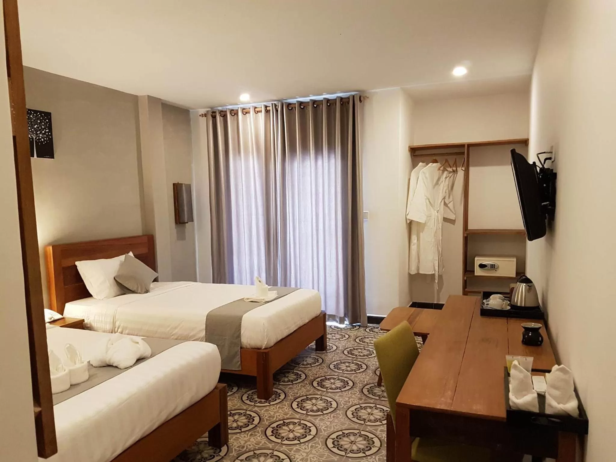 TV and multimedia, Bed in Home Chic Hotel