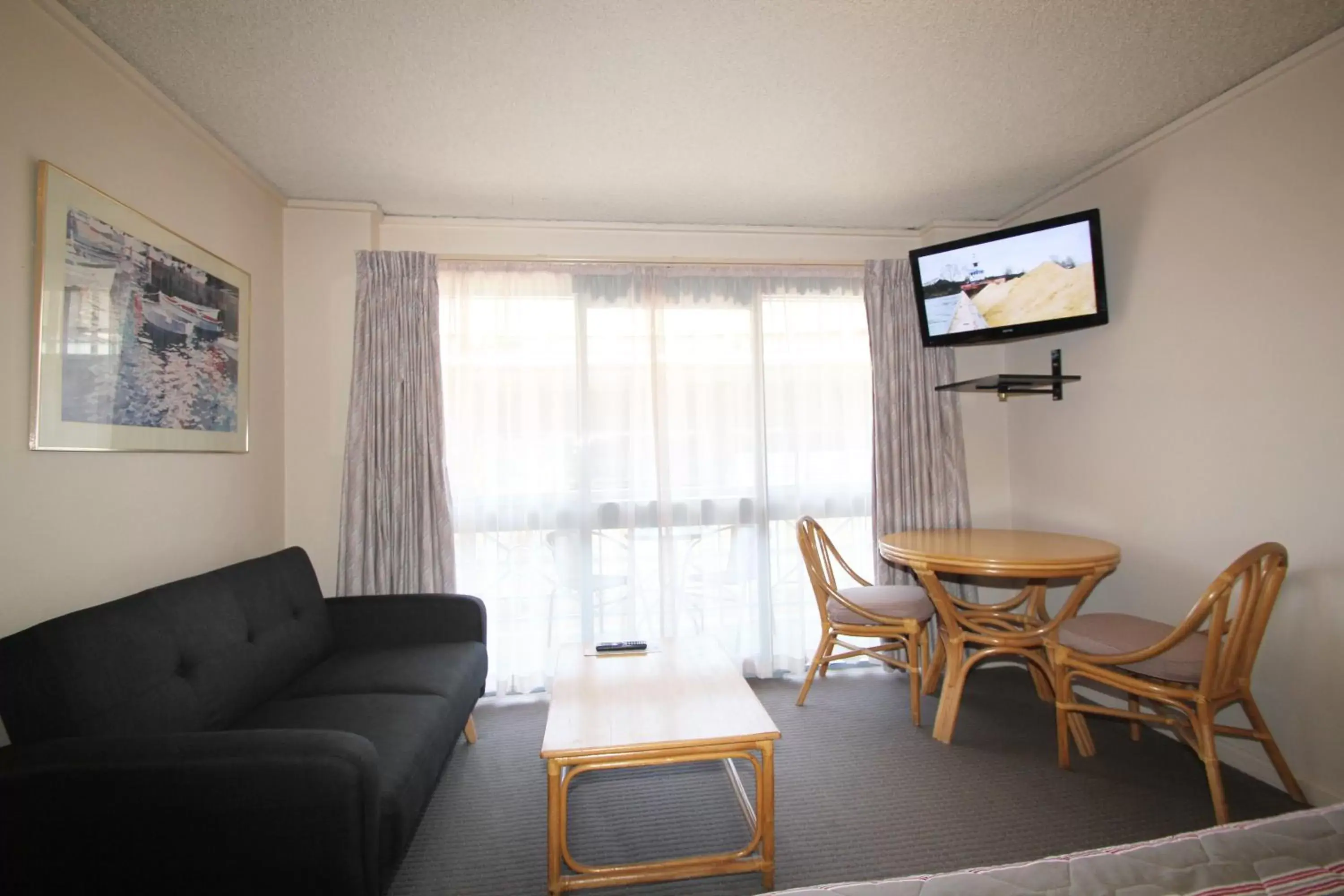 Seating Area in Beaumaris Bay Motel