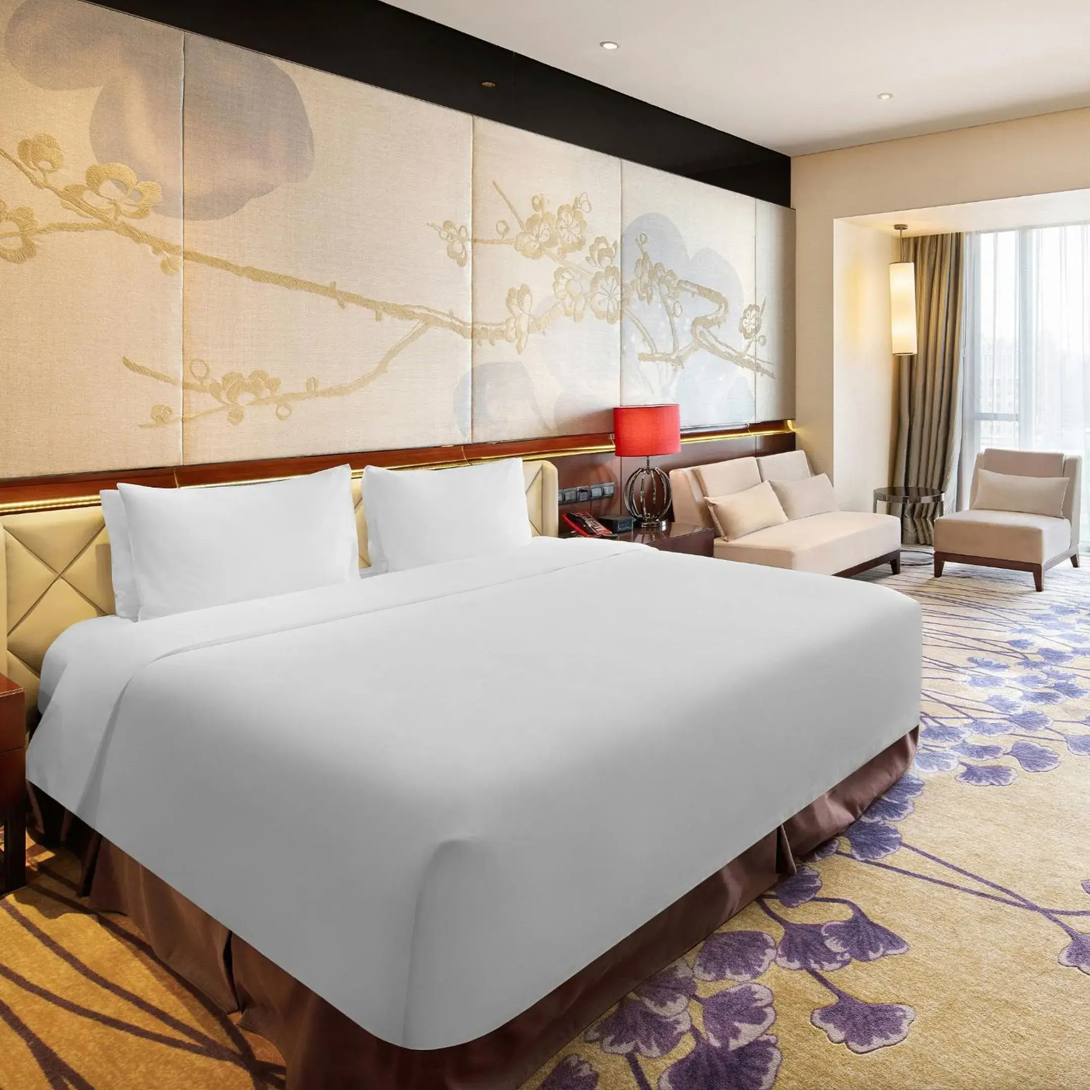 Bed in Crowne Plaza Chengdu West, an IHG Hotel