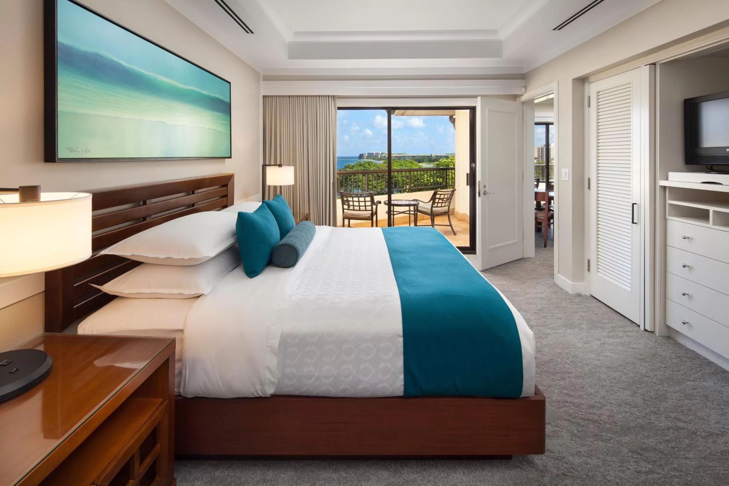 Bedroom, Bed in Sheraton Maui Resort & Spa