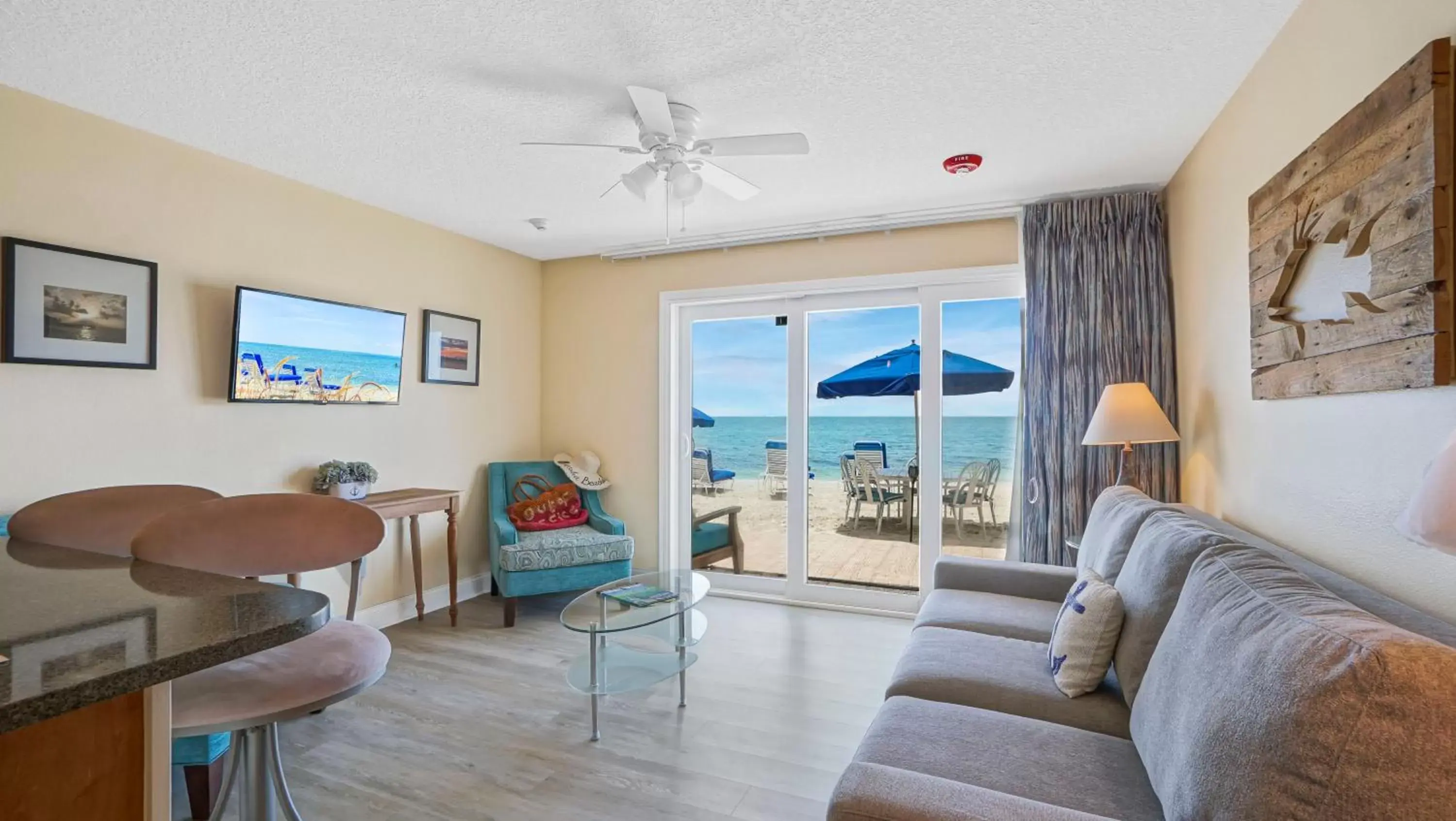 Living room, Seating Area in Glunz Ocean Beach Hotel and Resort