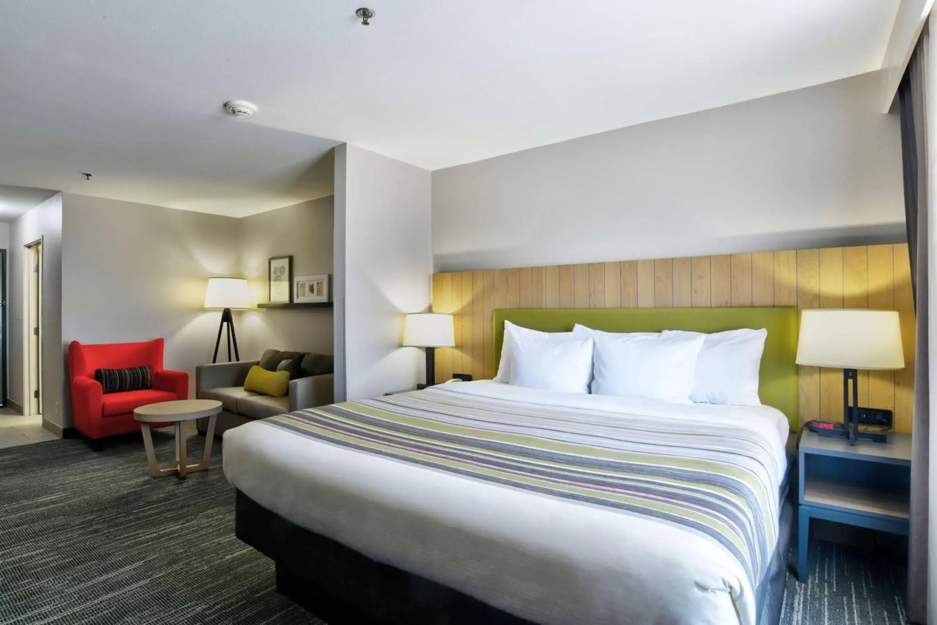 Photo of the whole room, Bed in Country Inn & Suites by Radisson, Oklahoma City Airport, OK