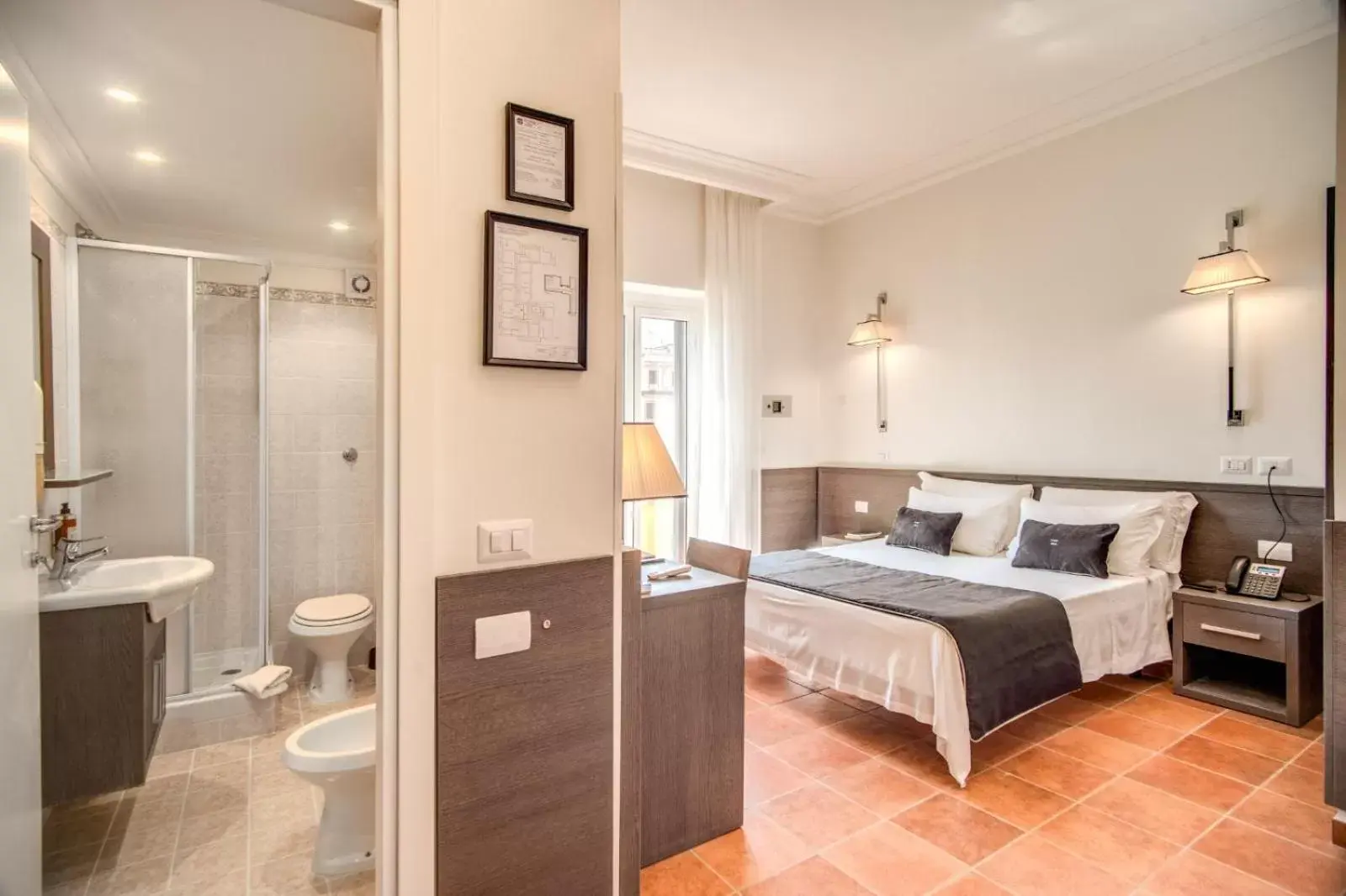 Bedroom, Bathroom in Hotel Mirti