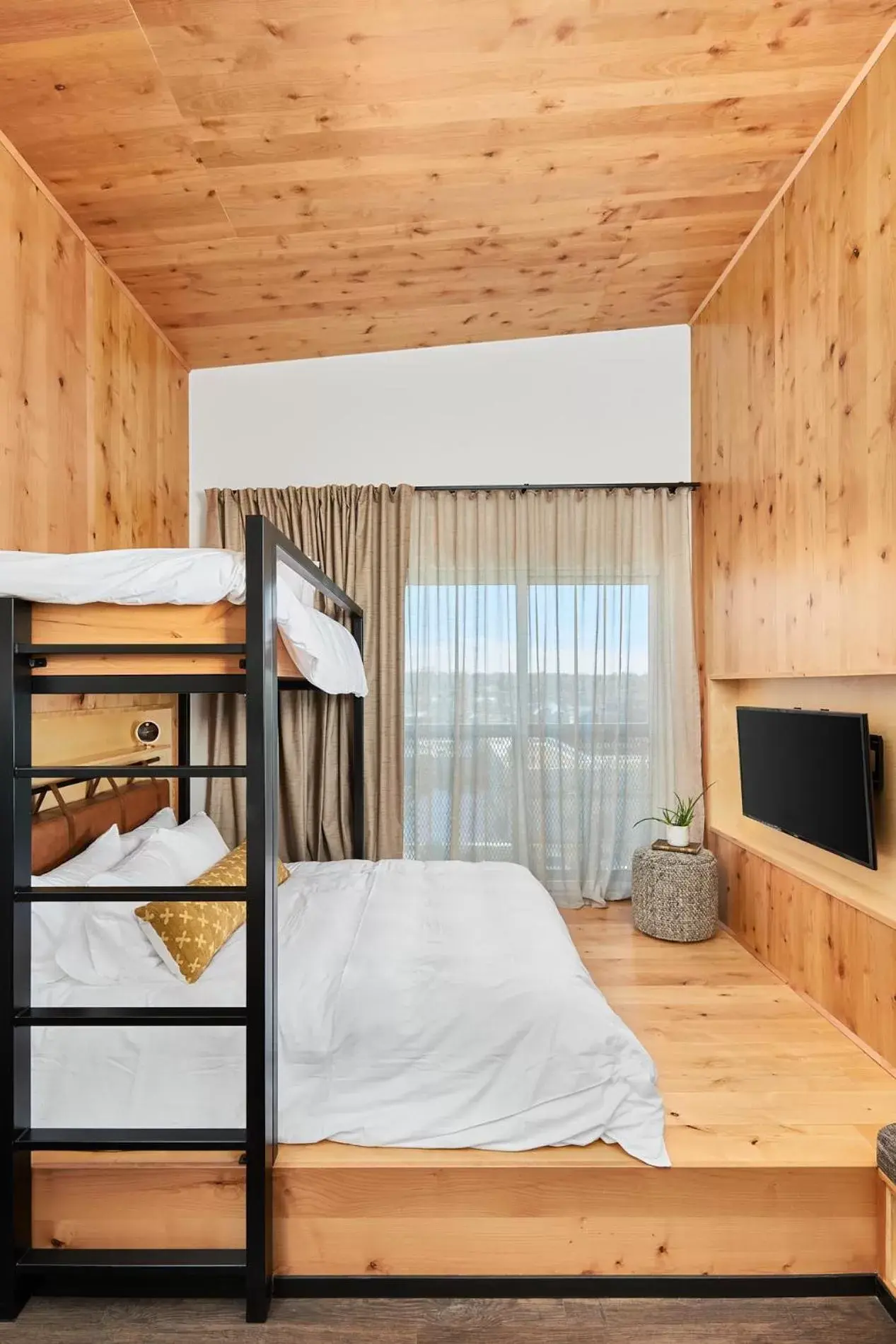 Junior Queen with Bunk Bed Suite in Kinship Landing