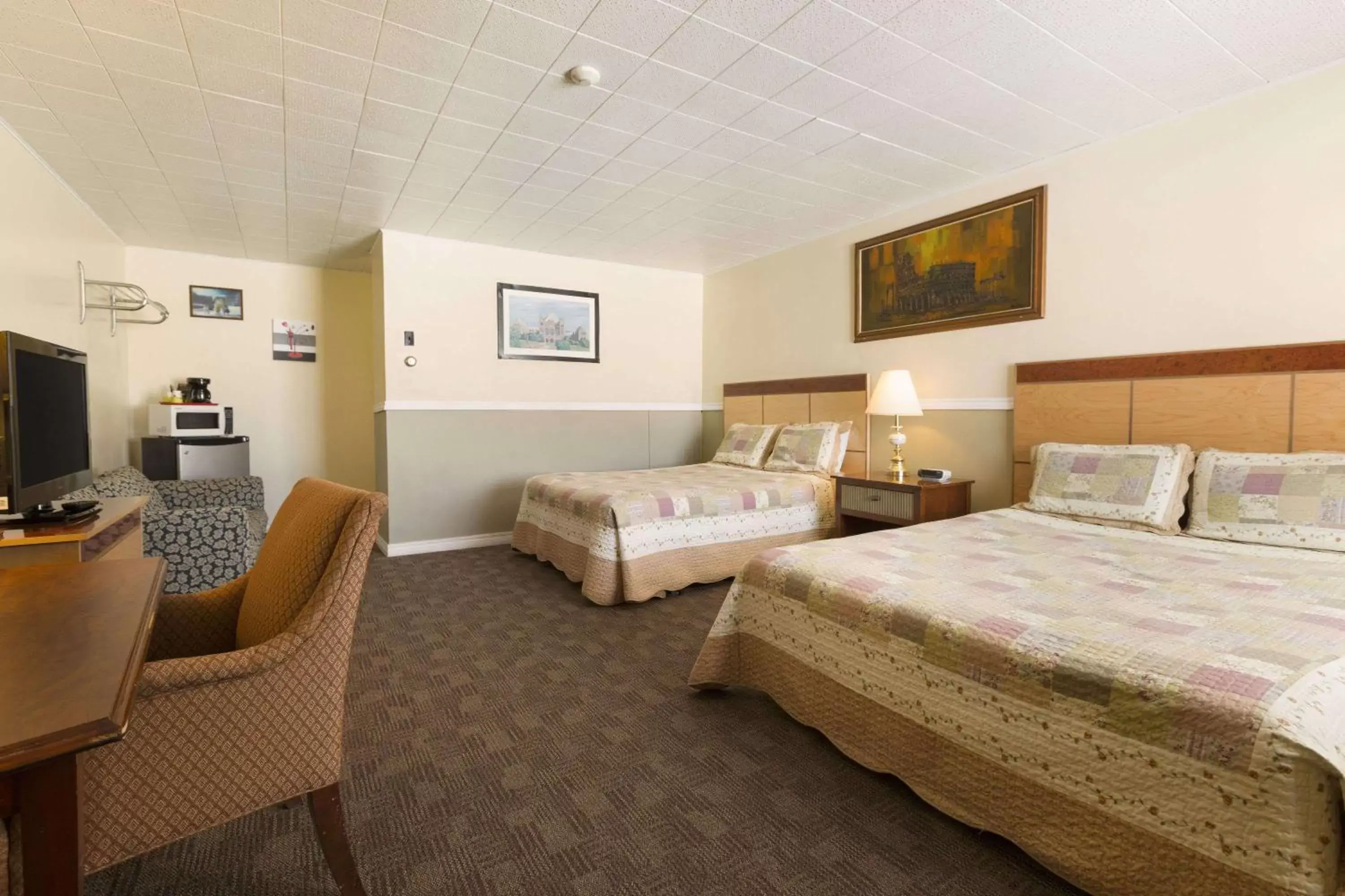 Suite with Two Double Beds - Non-Smoking in Thriftlodge Cochrane