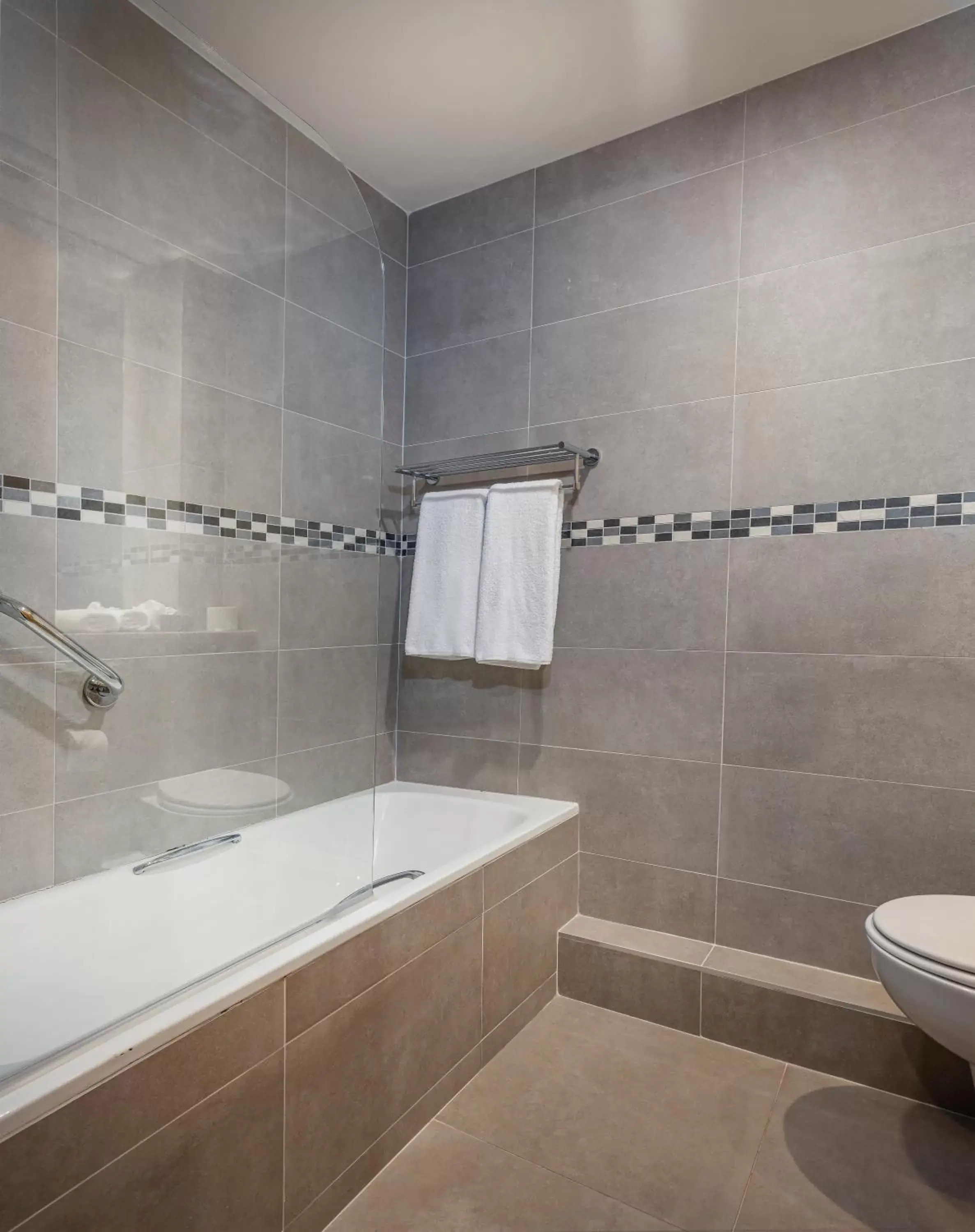 Bathroom in Arklow Bay Hotel and Leisure Club