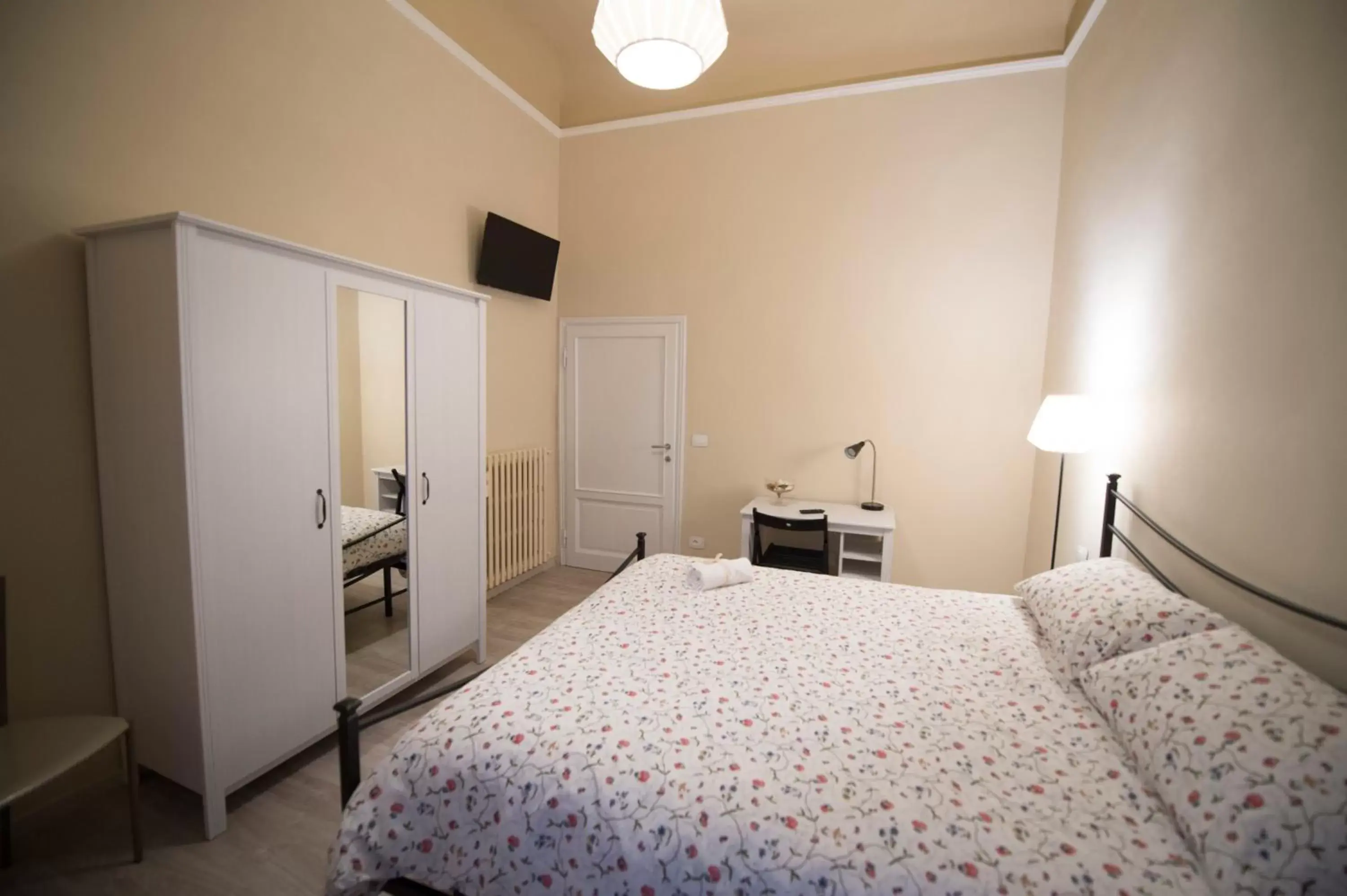 Photo of the whole room, Bed in La Filarocca B&B
