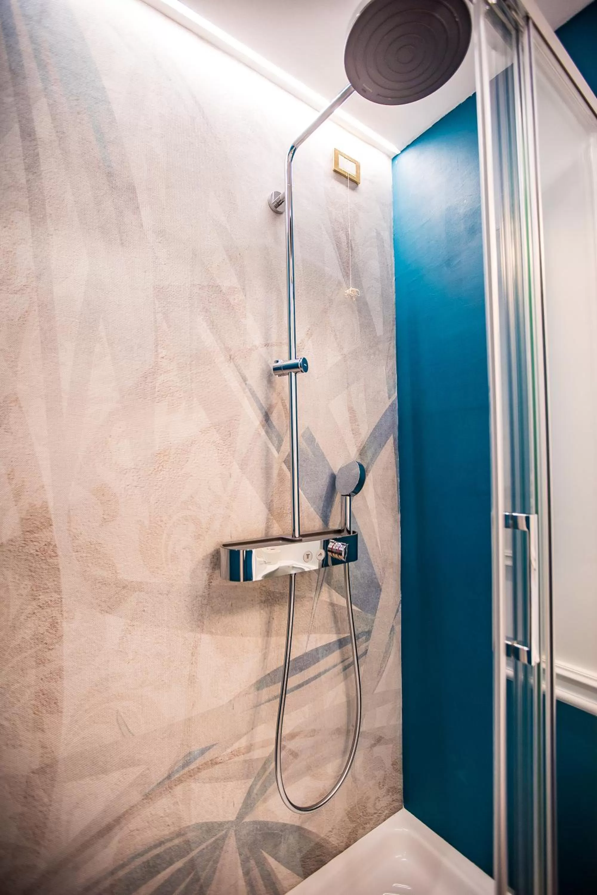 Shower in Hold Rome - Luxury Suites