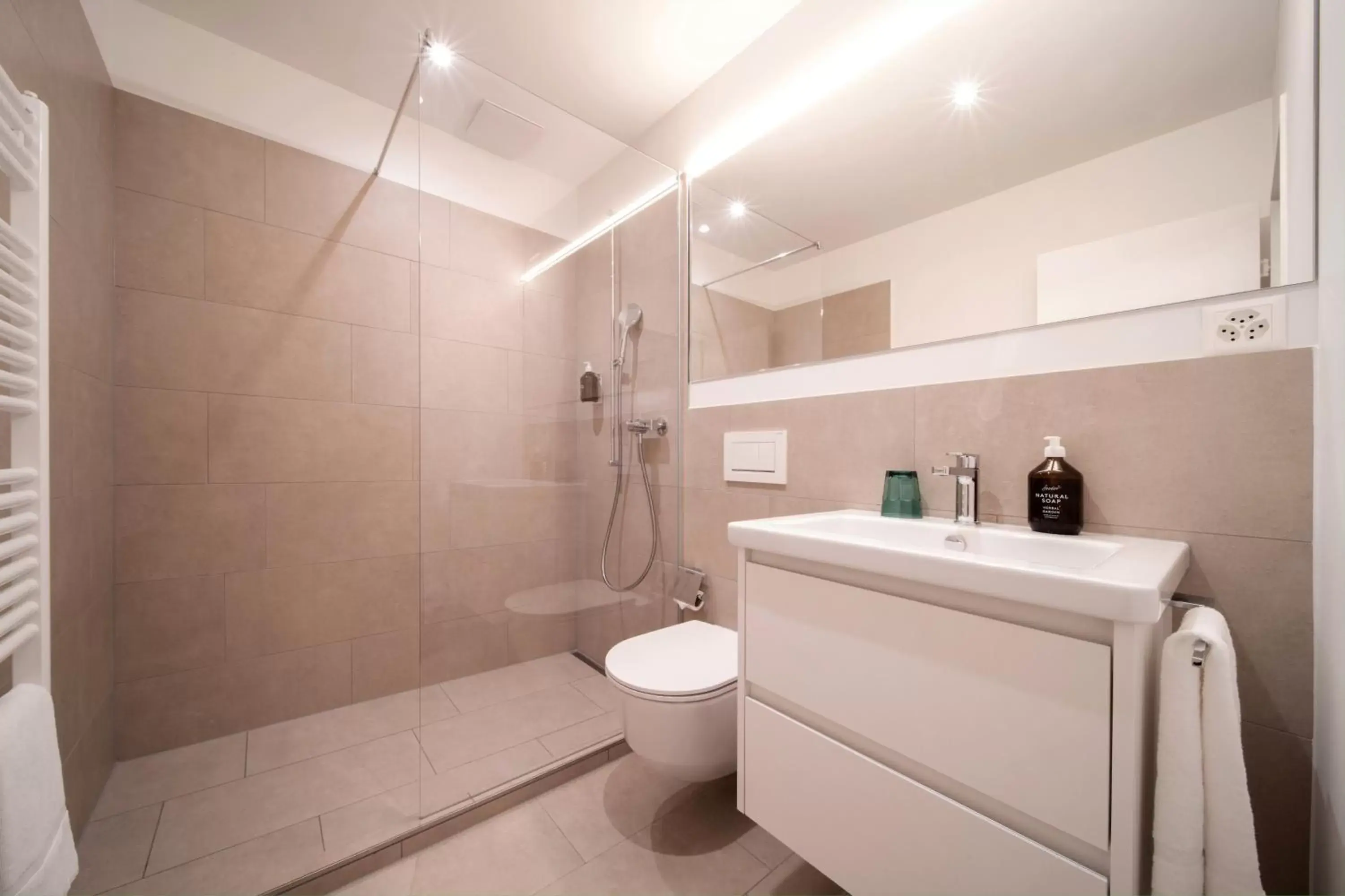 Shower, Bathroom in Hotel & Lounge by Hyve Basel SBB