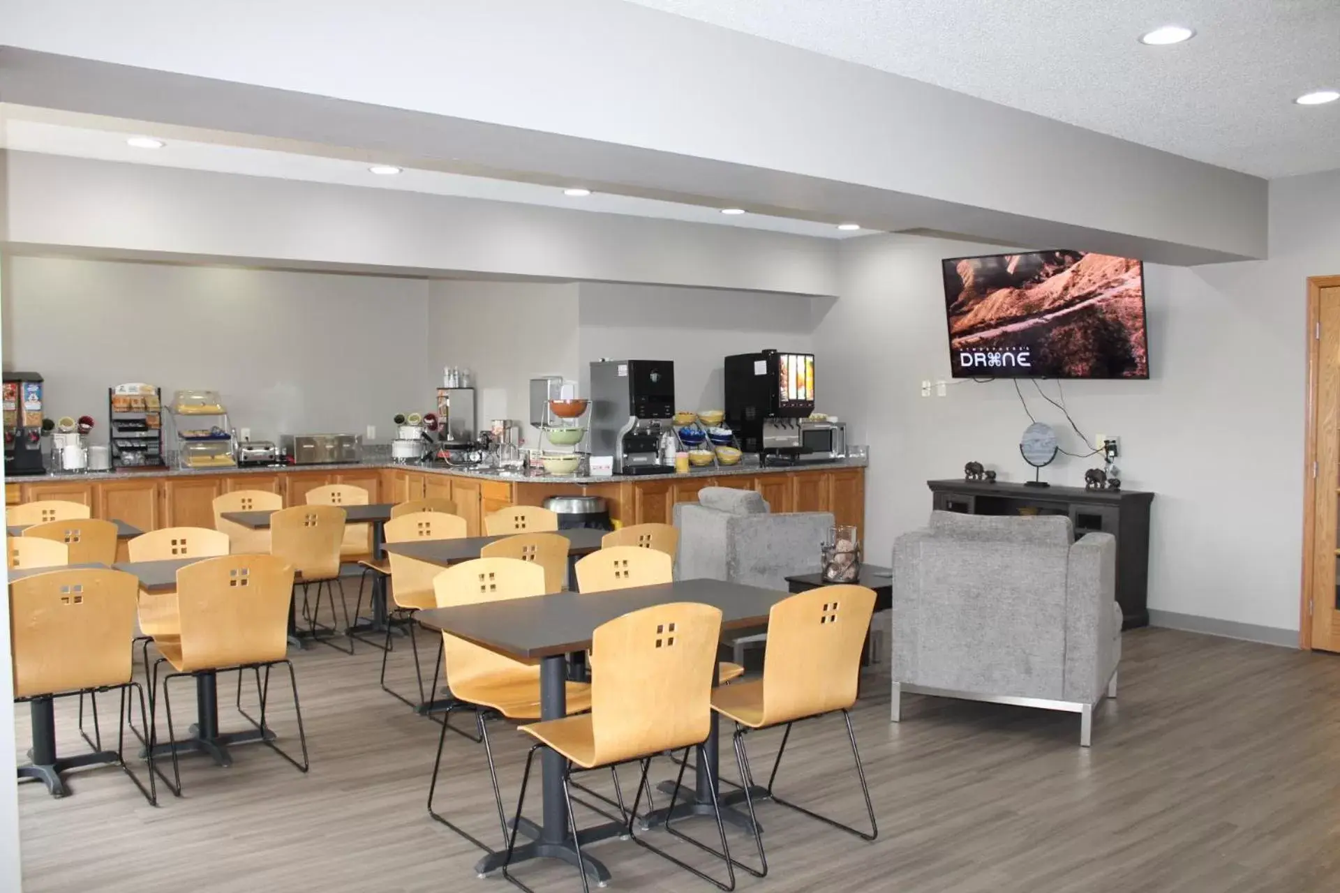 Coffee/tea facilities, Restaurant/Places to Eat in Reston Inn & Suites