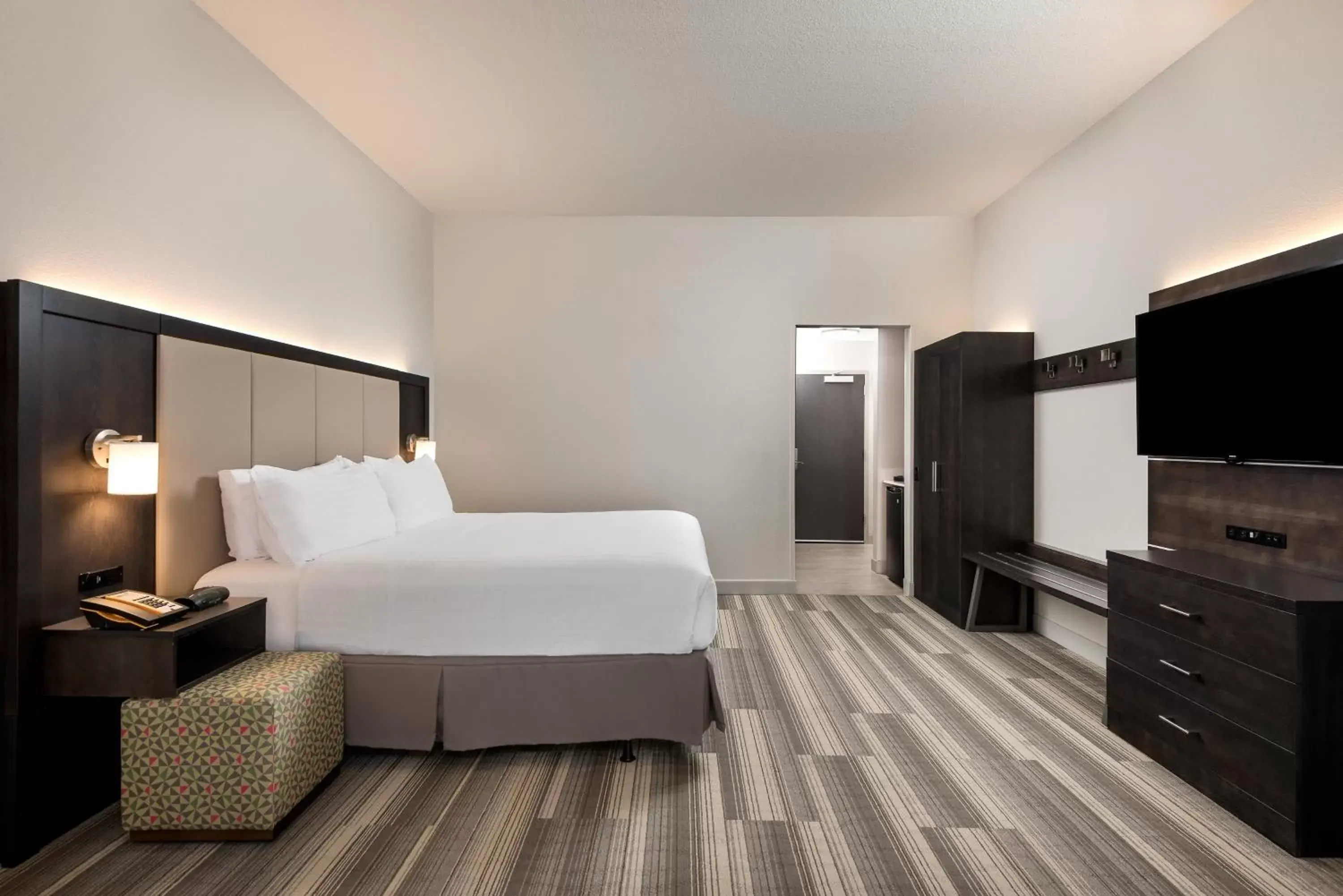 Photo of the whole room, Bed in Holiday Inn Express & Suites Lakeland South, an IHG Hotel