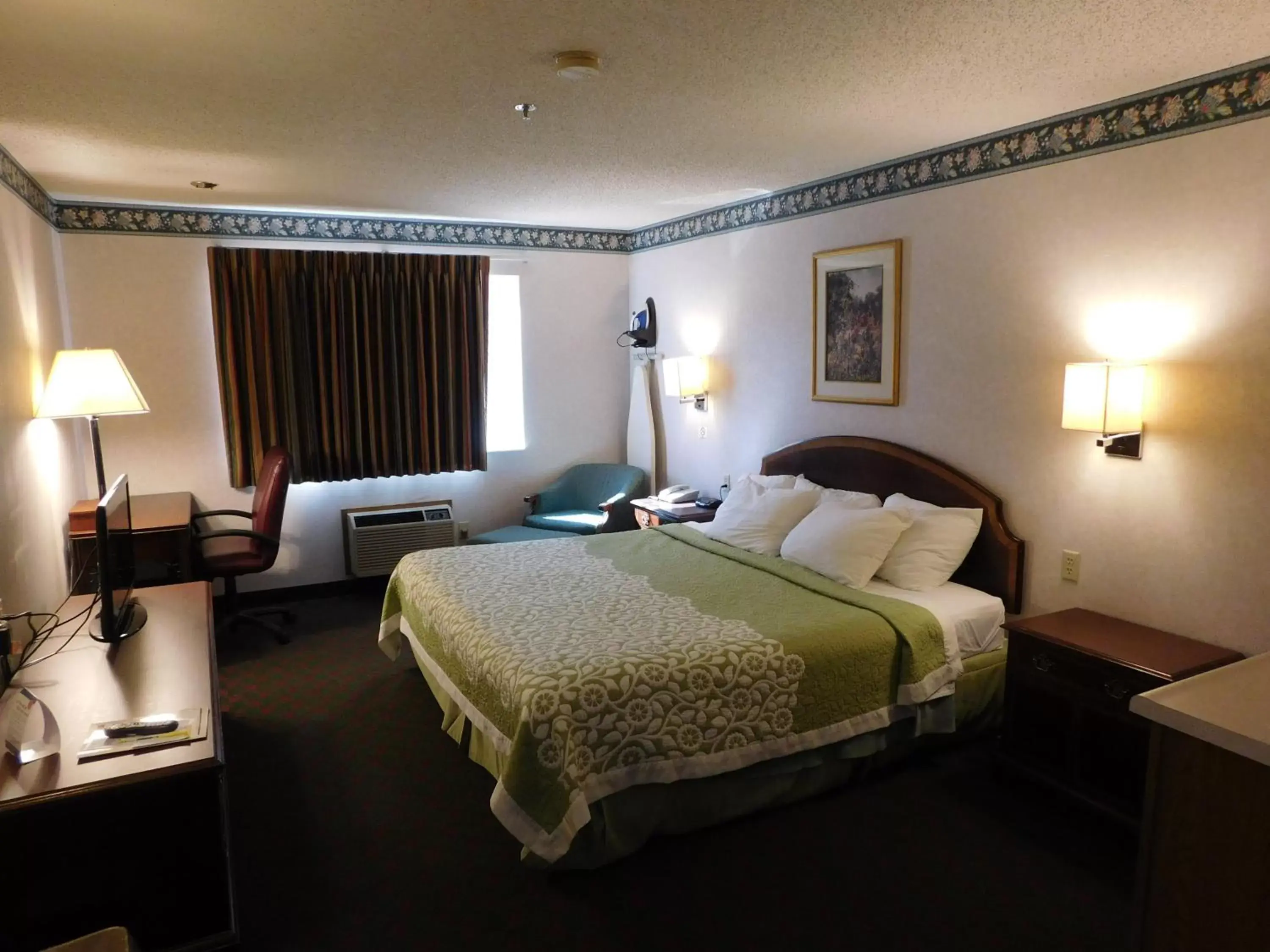 Bedroom, Bed in Days Inn by Wyndham Lexington NE