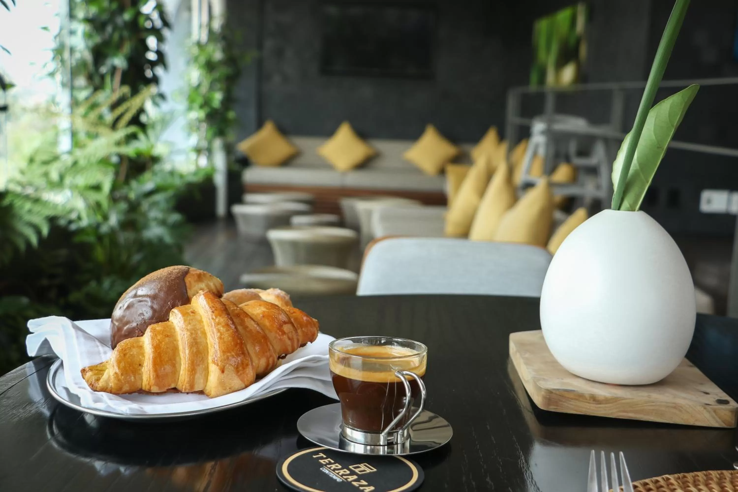 Communal lounge/ TV room in Suites Contempo