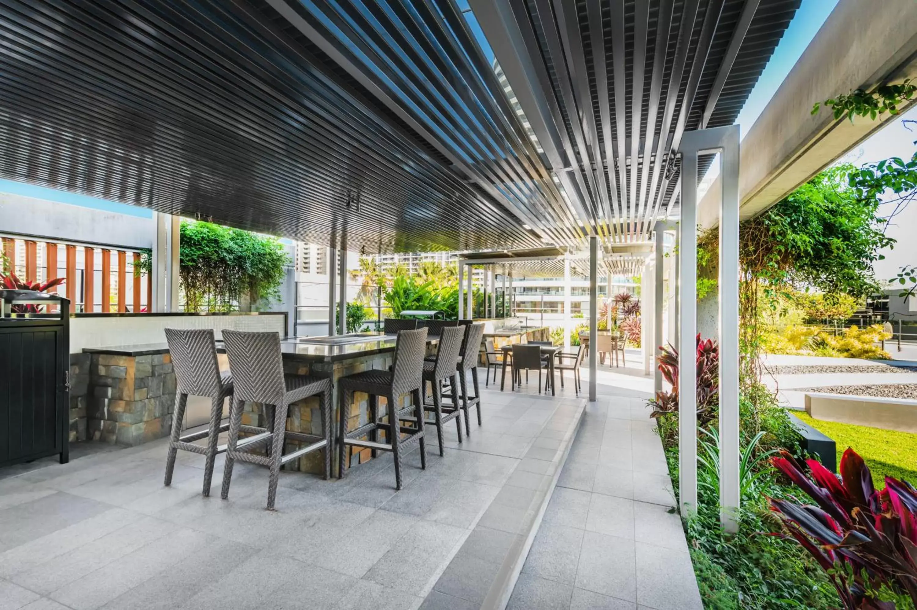 BBQ facilities, Restaurant/Places to Eat in Peppers Broadbeach