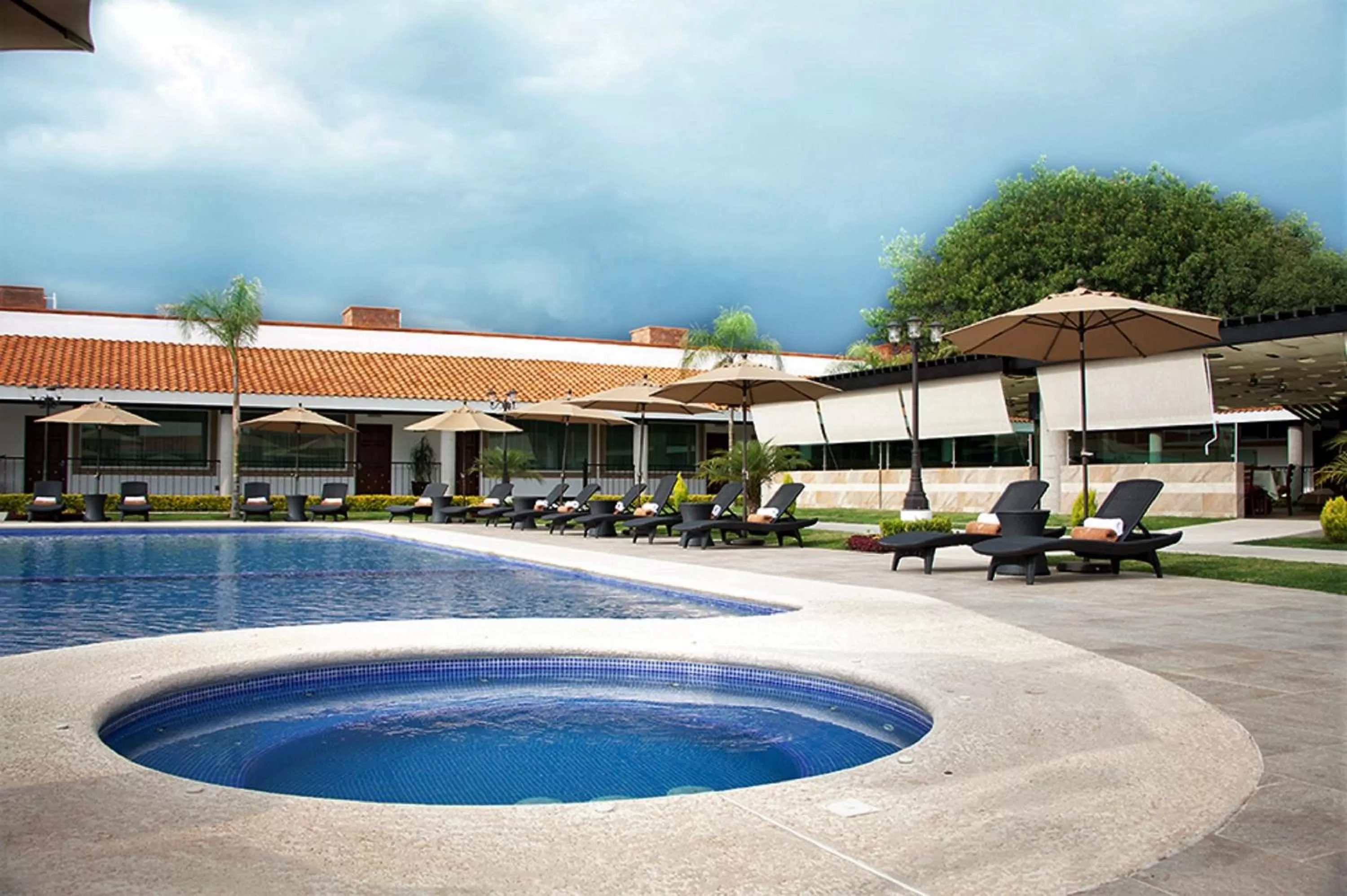 Swimming pool in Hotel Ecce Inn & Spa
