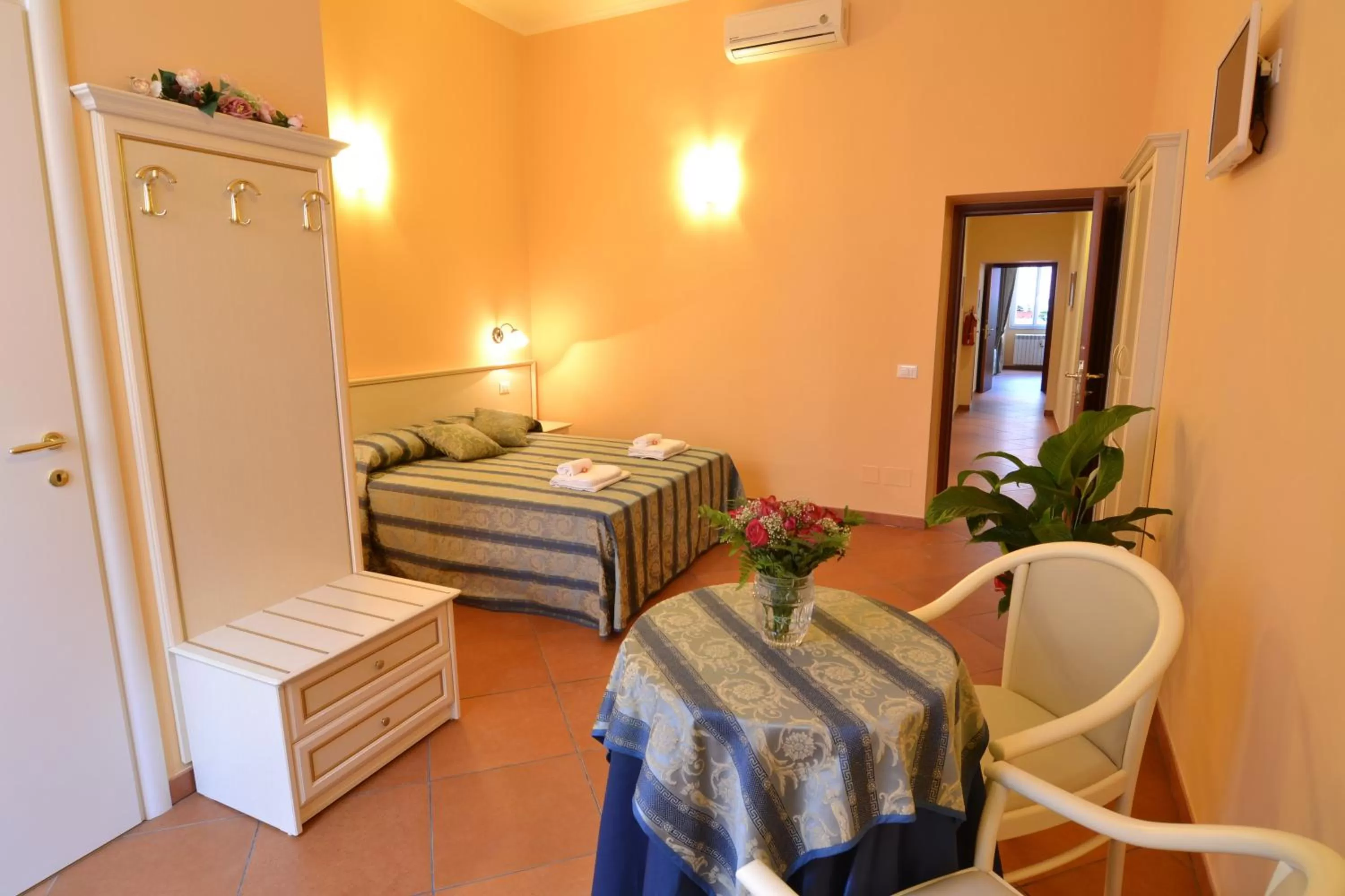 Photo of the whole room, Bed in Vatican Town