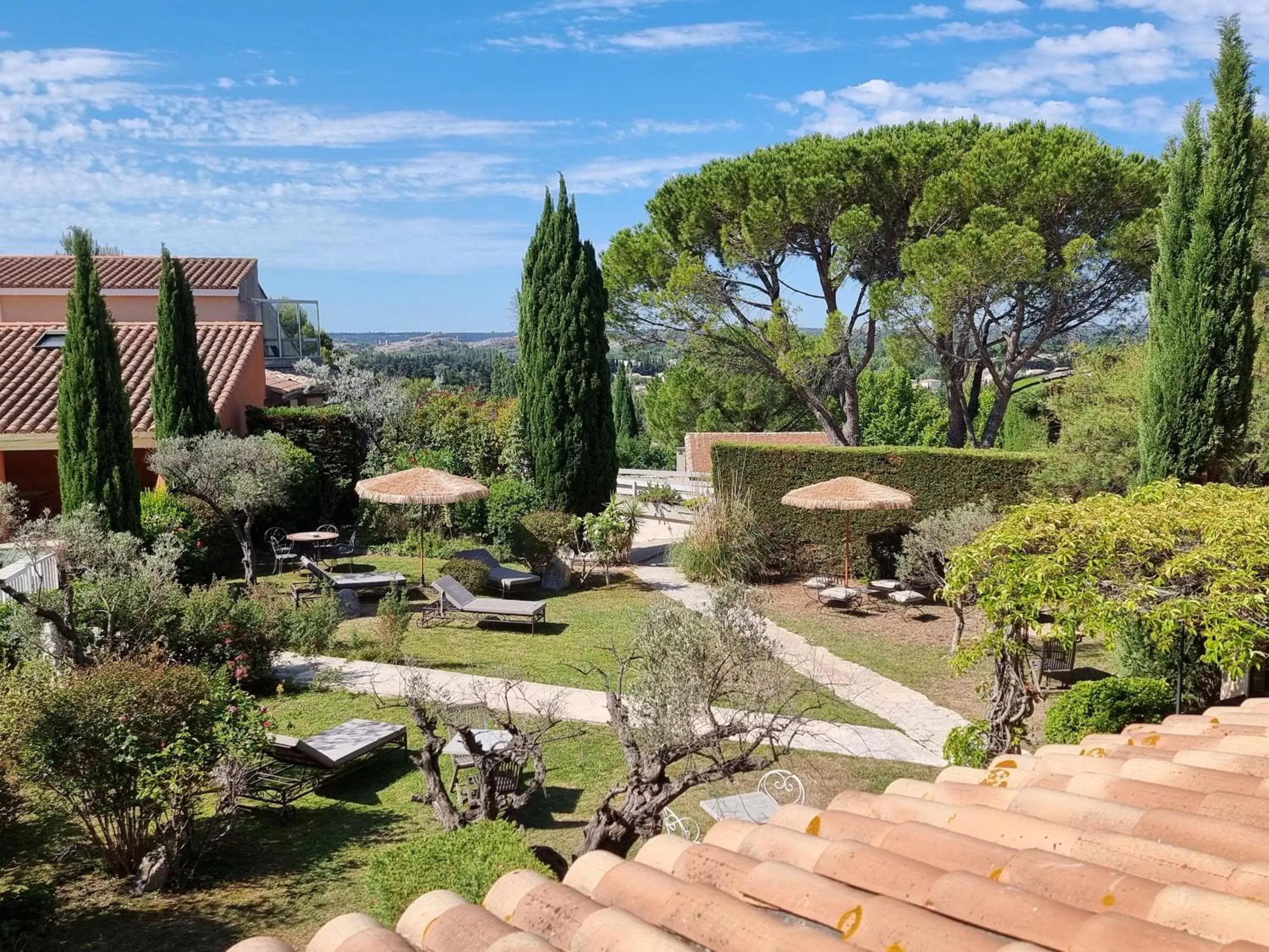 Garden view in Castillon Des Baux