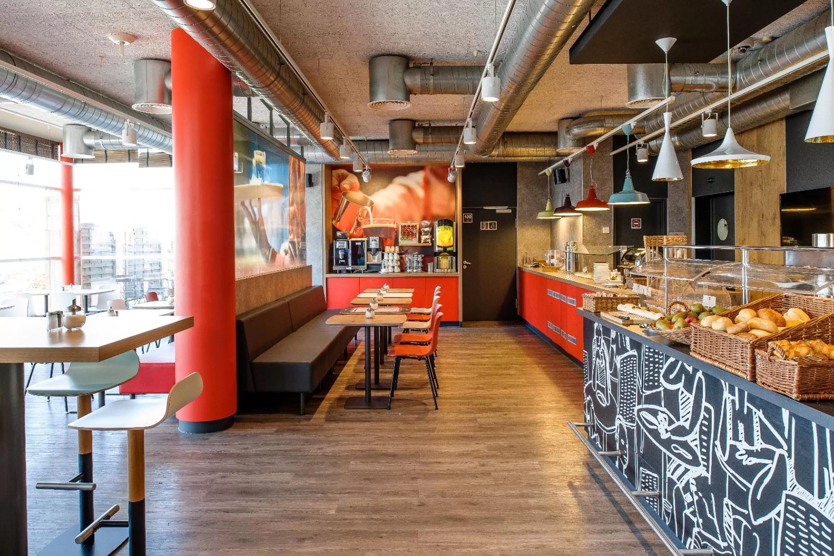 Restaurant/places to eat in ibis Hotel München Messe