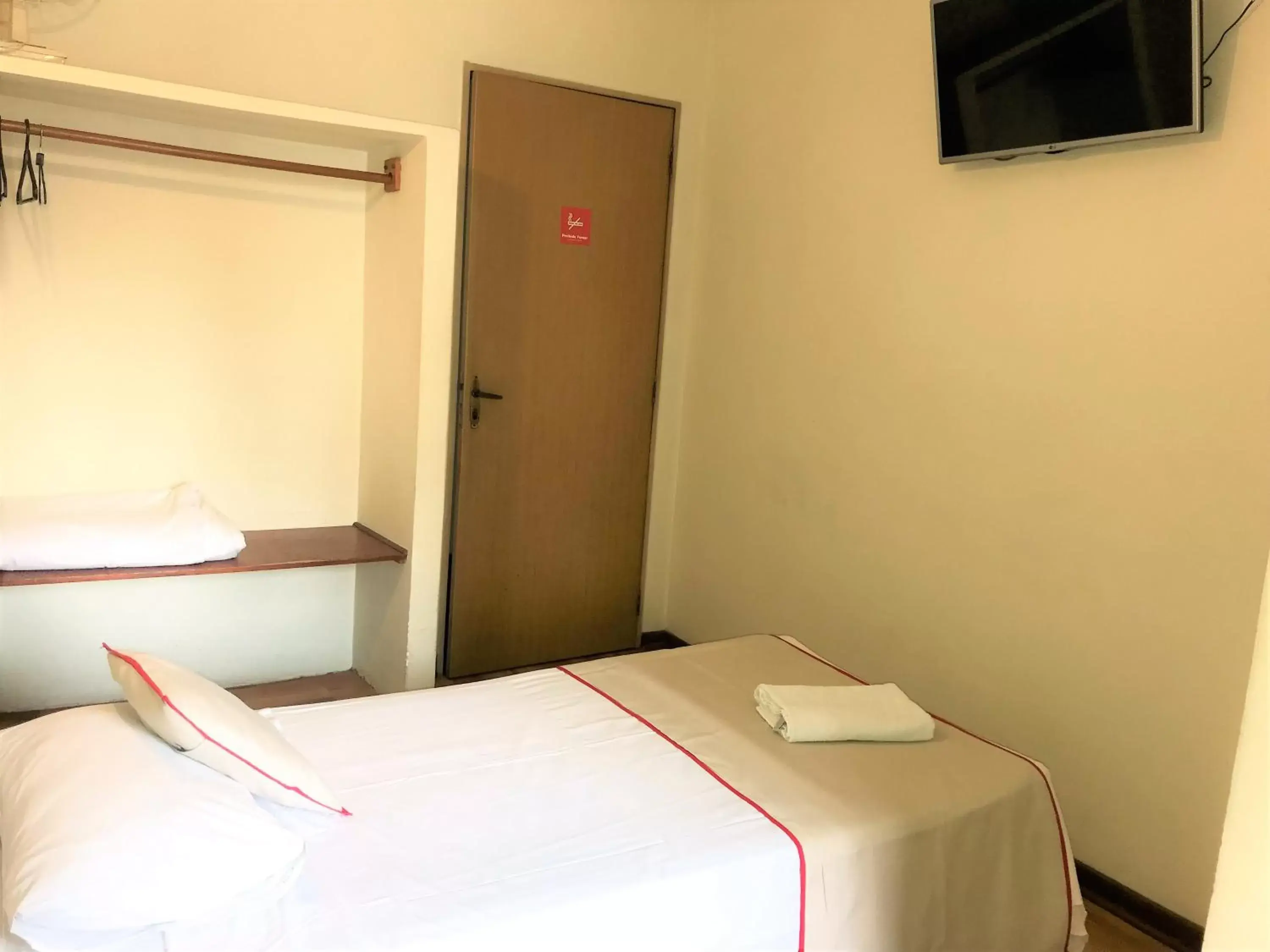 Standard Single Room - single occupancy in Hotel São Jorge São Paulo - By UP Hotel - próximo a 25 de março, Brás, Mercado Municipal SP Standard Single Room - single occupancy in Hotel São Jorge São Paulo - By UP Hotel - próximo a 25 de março, Brás, Mercado Municipal SP