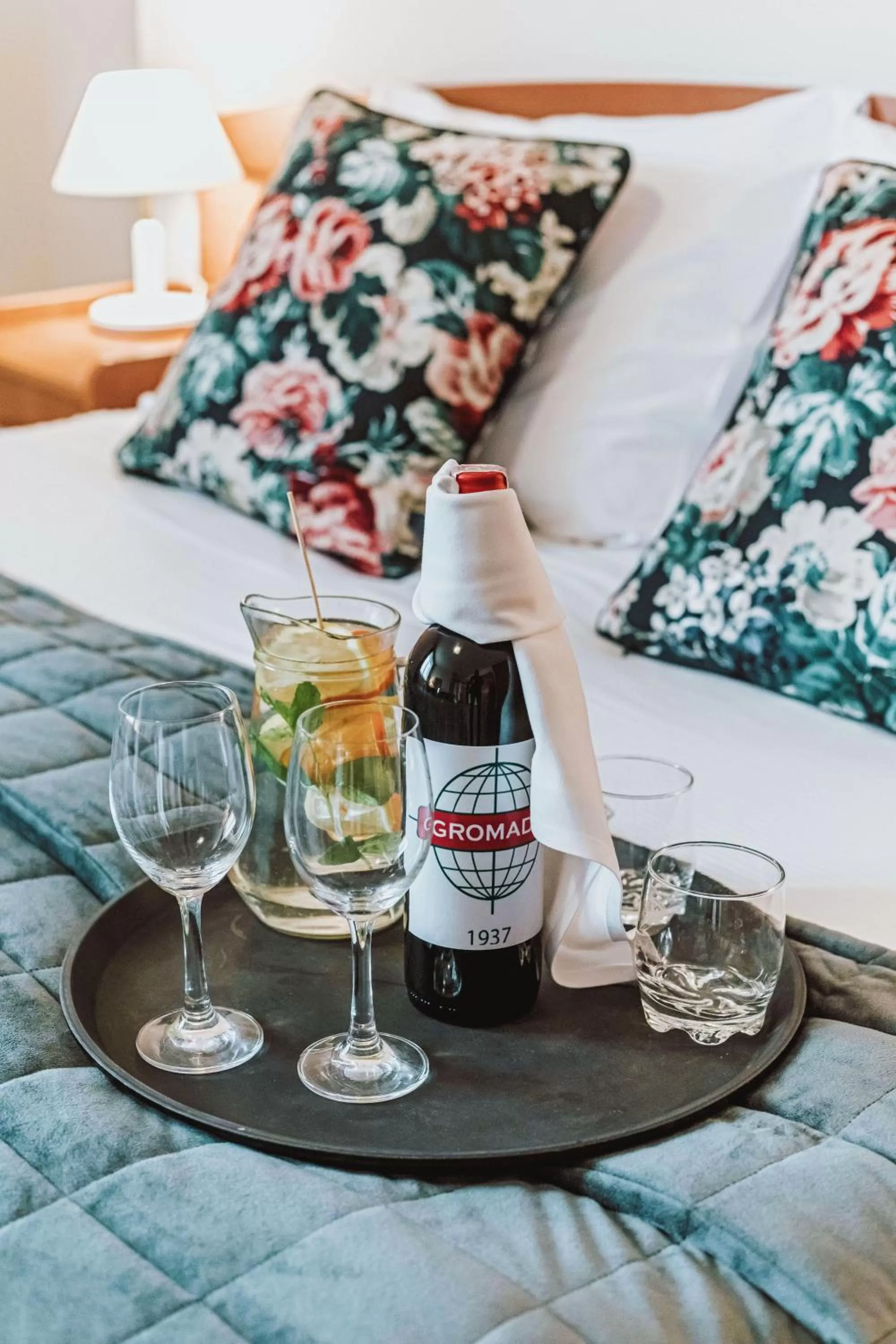 Drinks, Bed in Hotel Gromada Radom Centrum