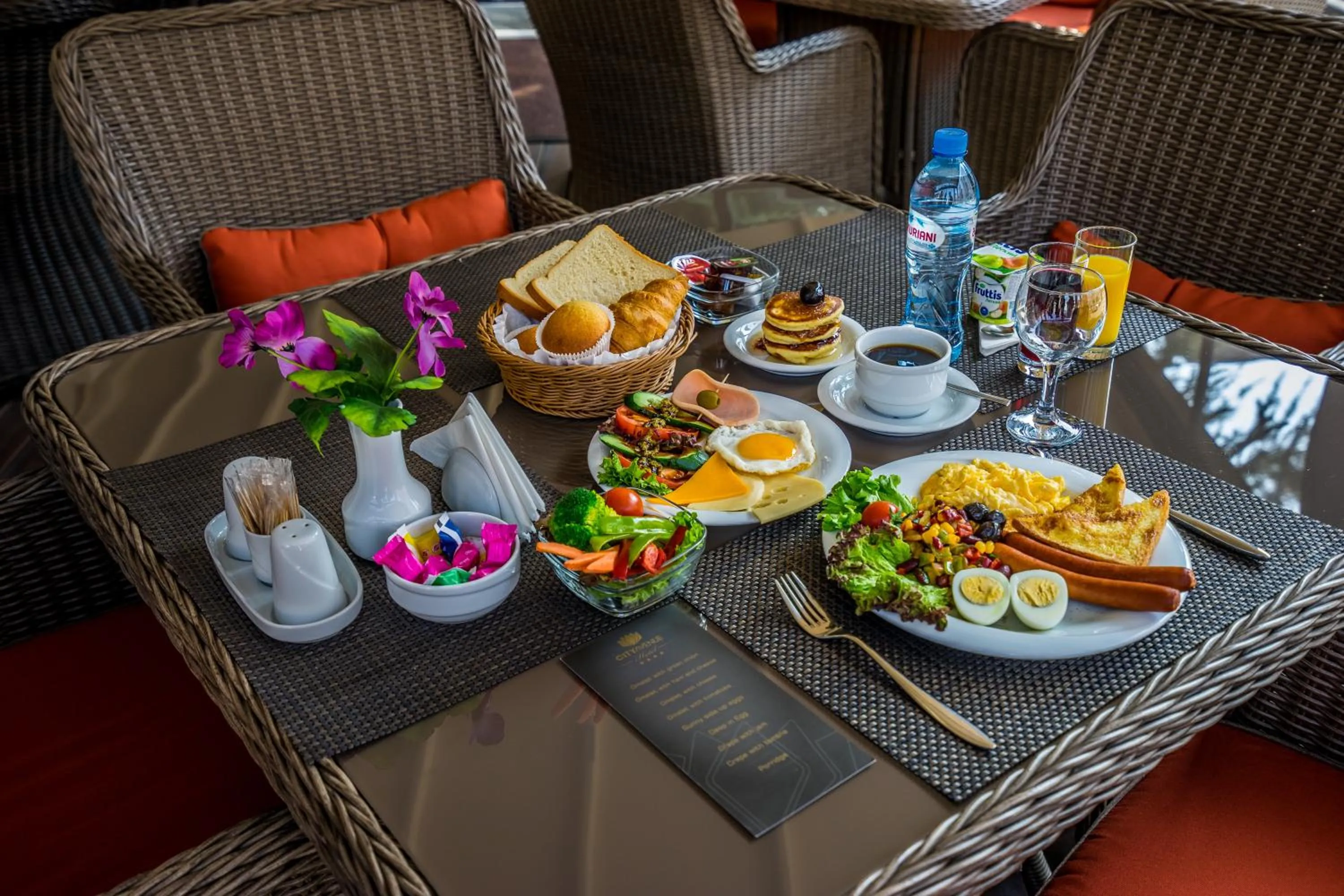 Food and drinks in City Avenue Hotel