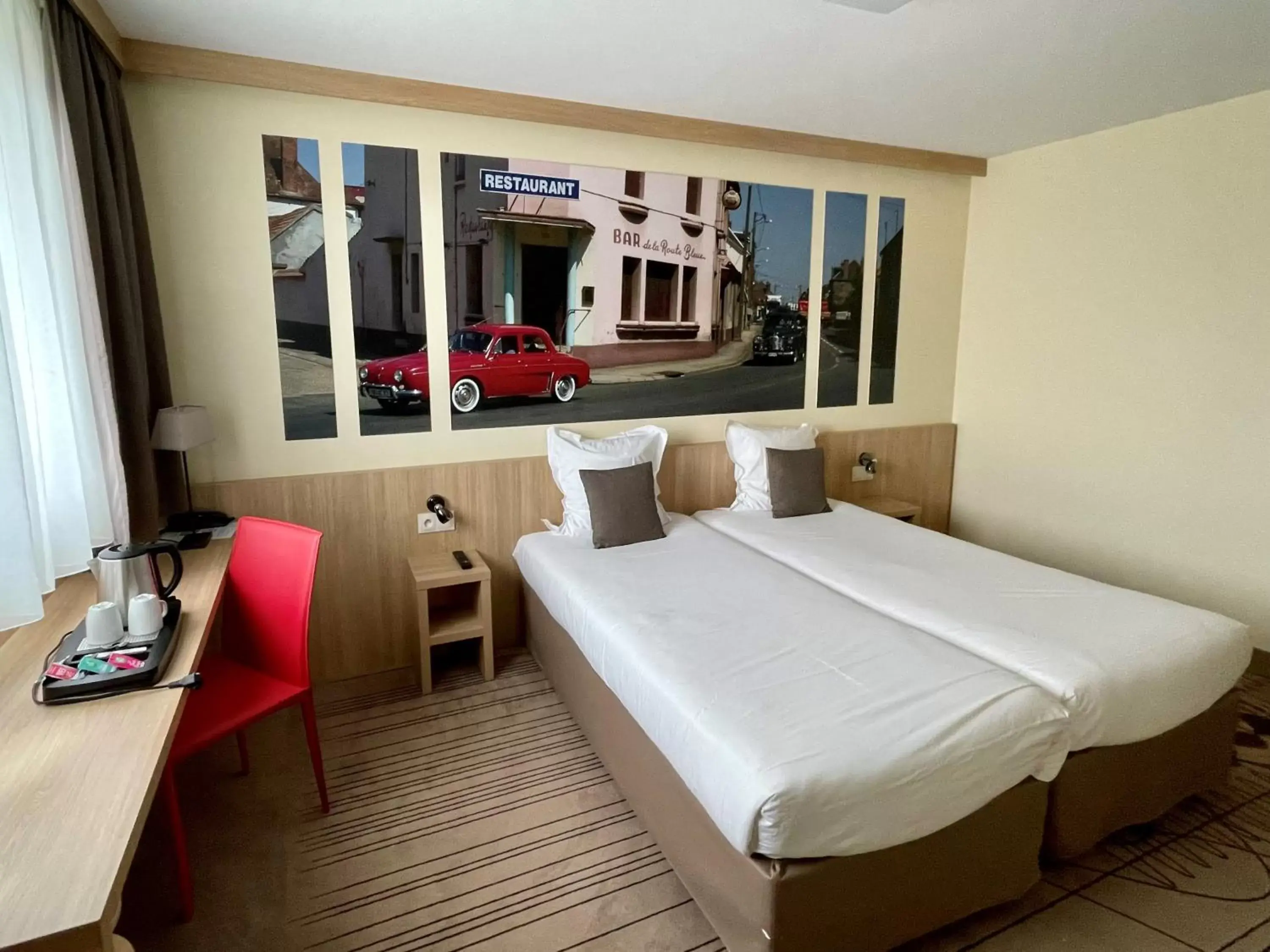 Bed in Brit Hotel Montargis